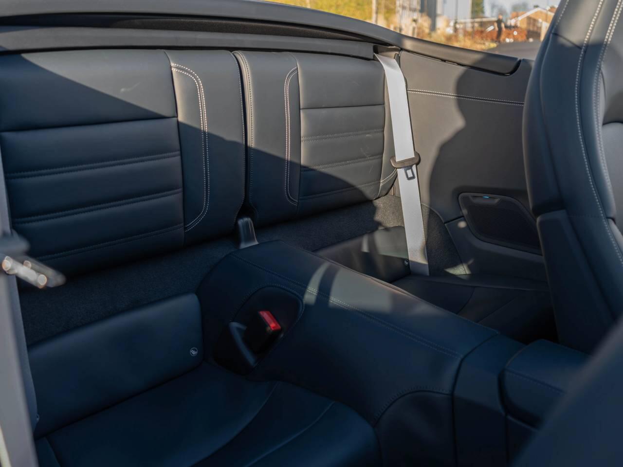 Porsche 911 view 40