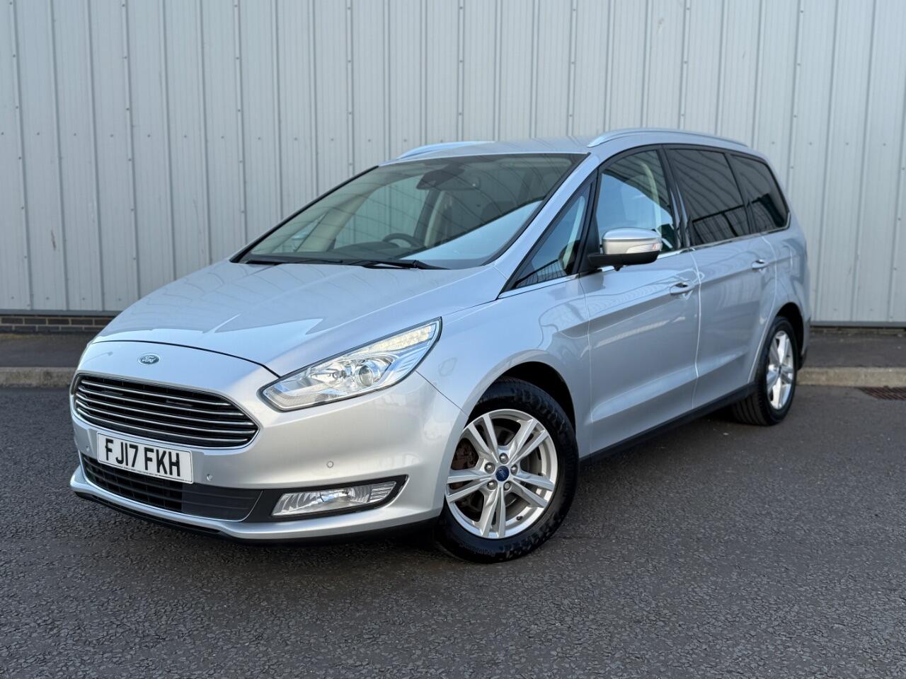 Ford Galaxy view 4