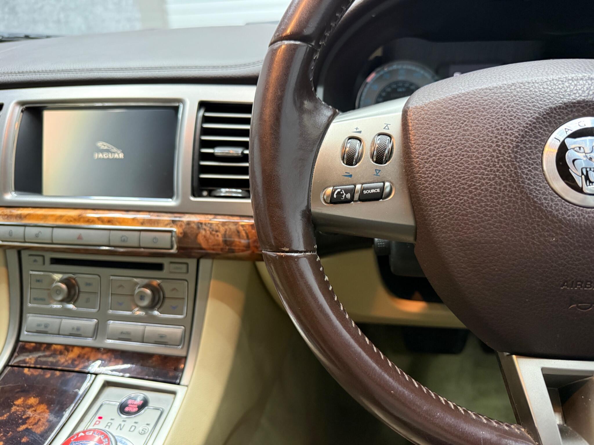 Jaguar XF view 9