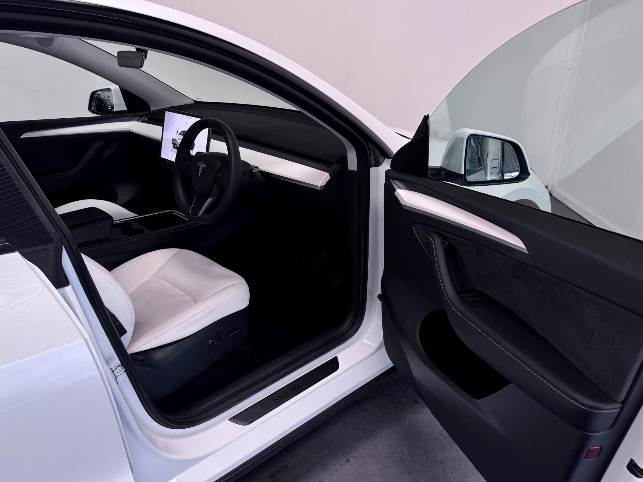 Tesla Model Y view 23