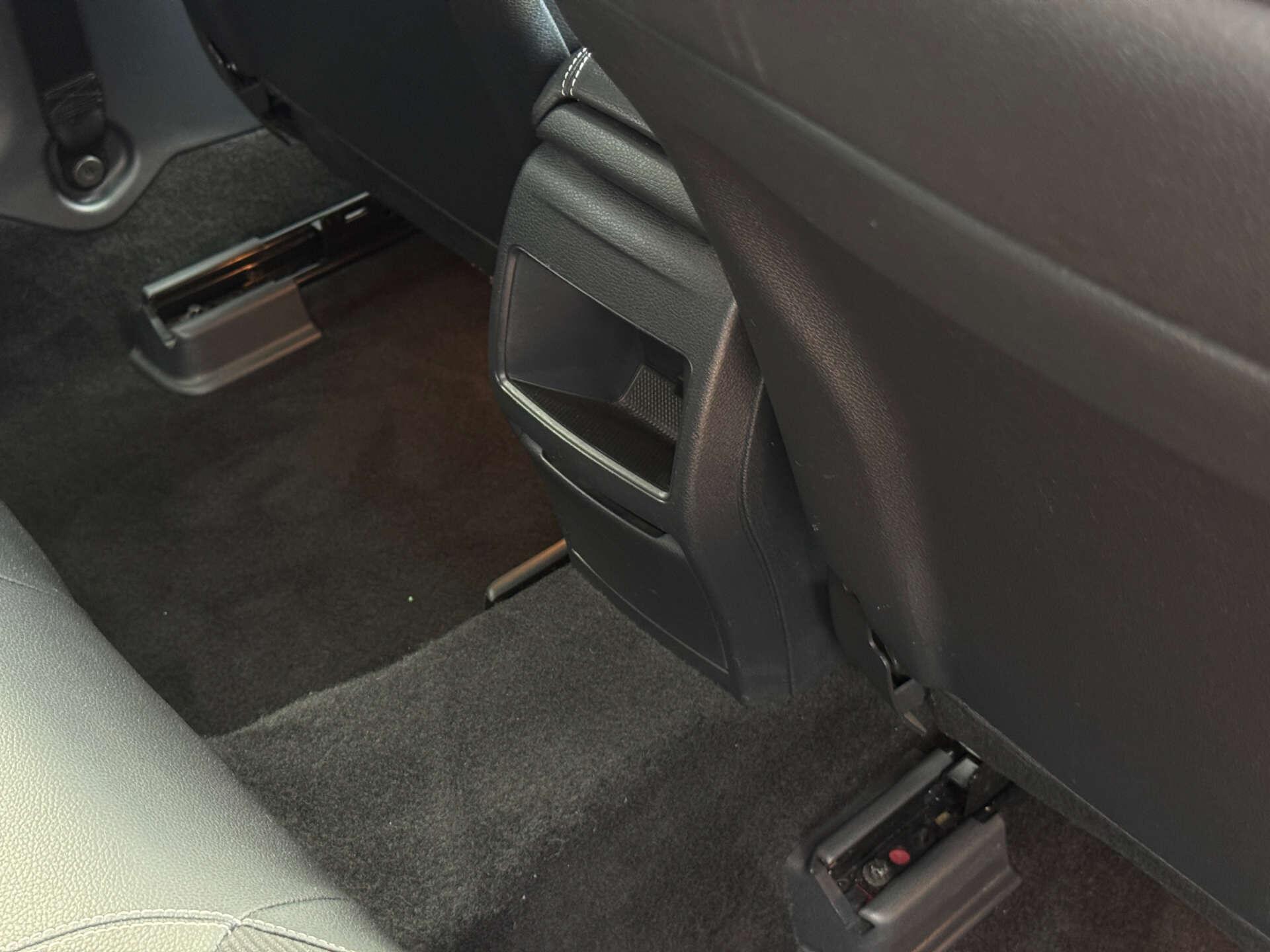 Mercedes-Benz GLA view 27