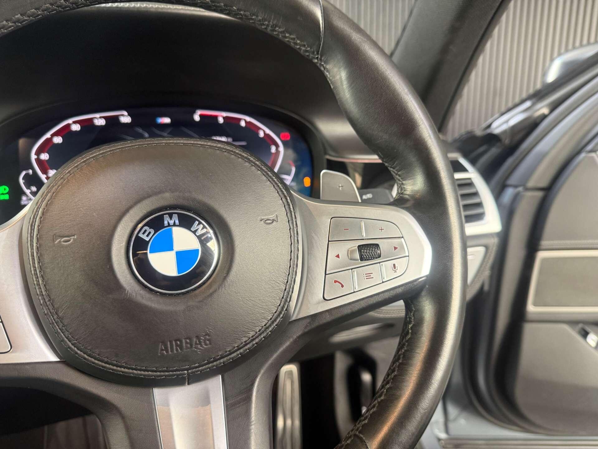 BMW 7 Series view 37