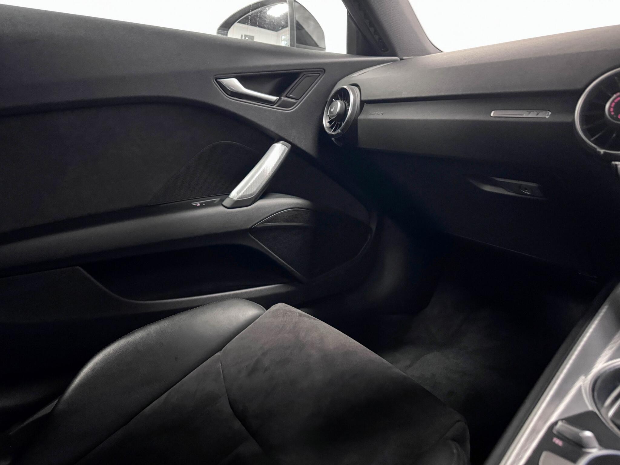 Audi TT view 28