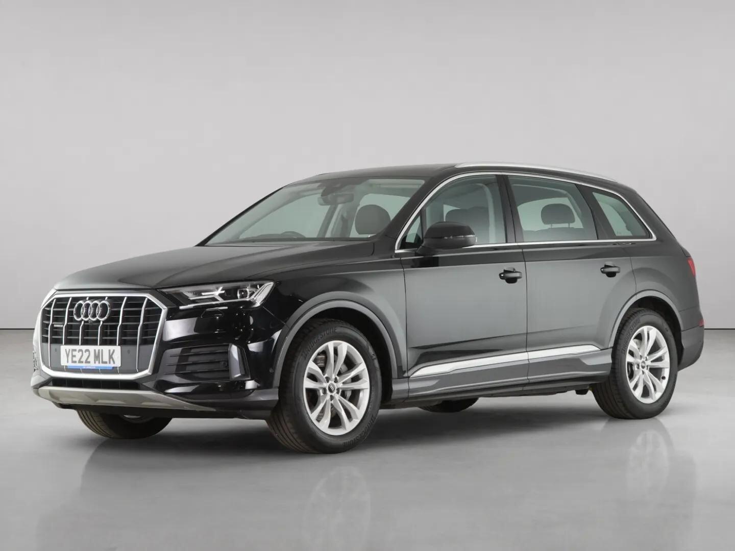 Audi Q7 view 2