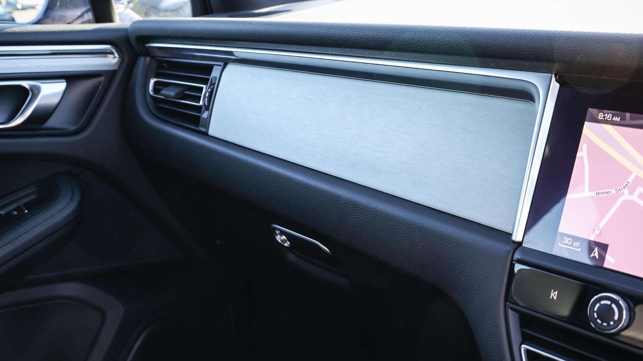 Porsche Macan view 29