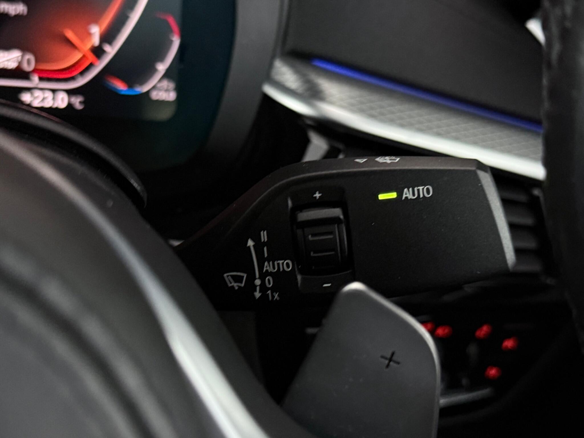 BMW 5 Series view 19