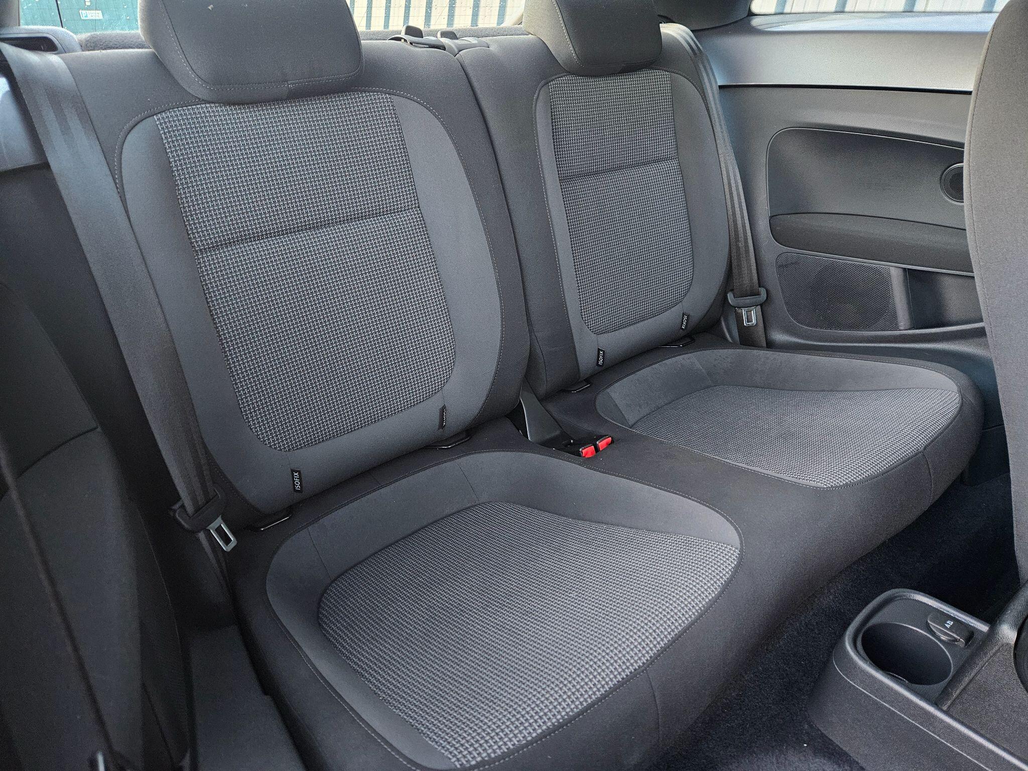 2012 Volkswagen Beetle image 26