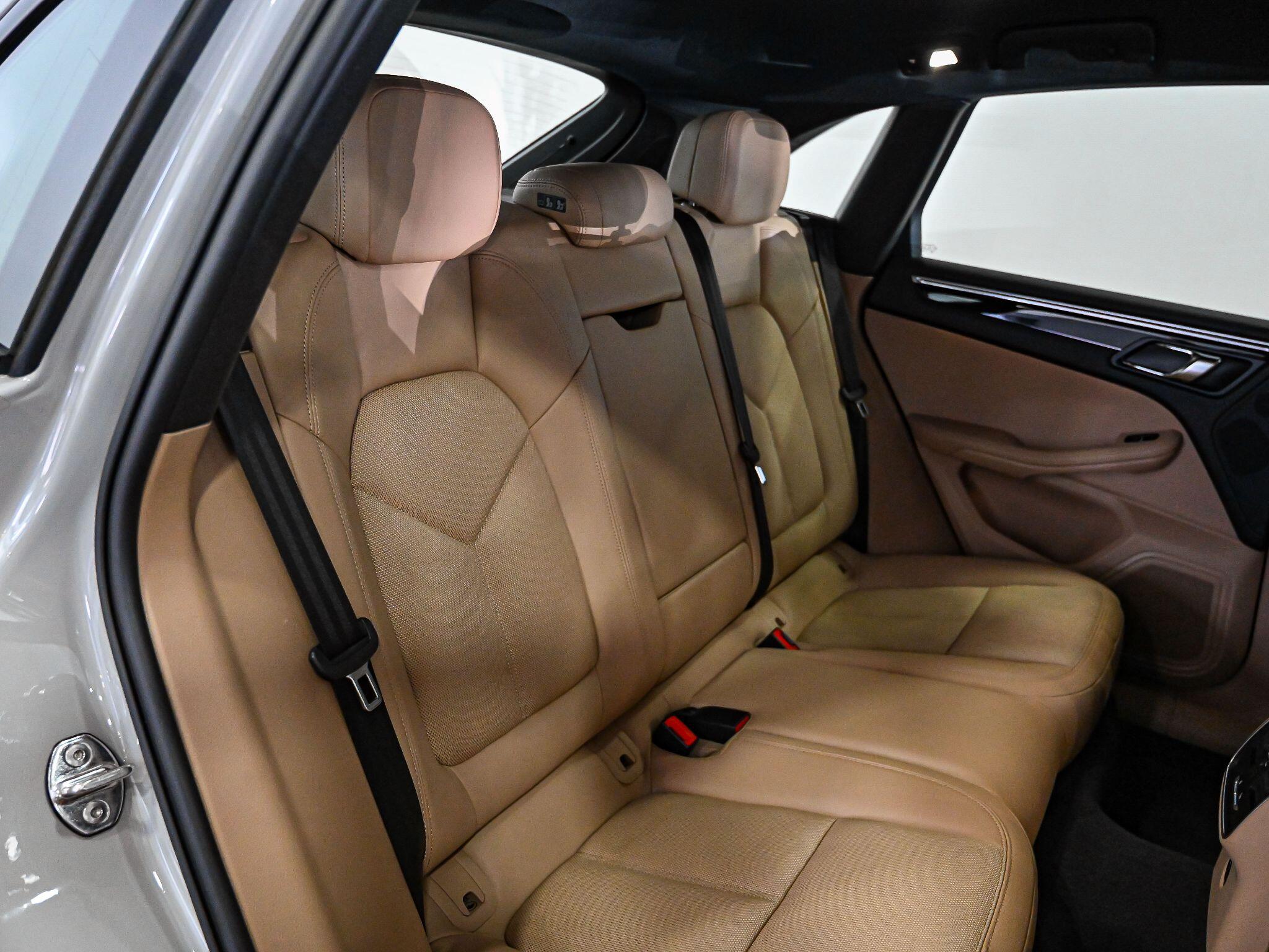 Porsche Macan view 31