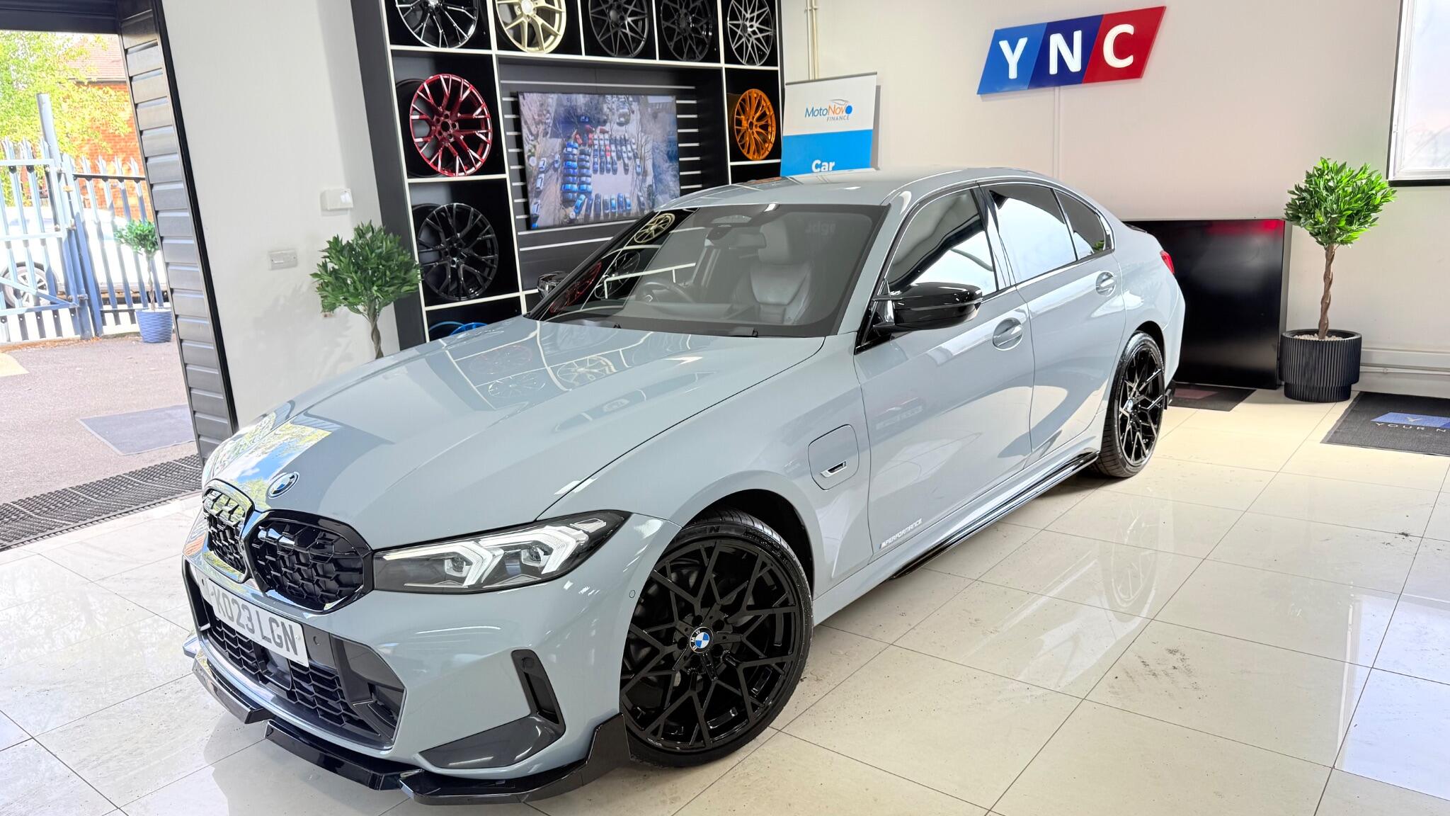 BMW 3 Series view 3