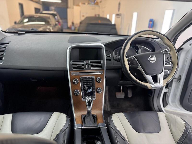 2014 Volvo XC60 3.0 T6 SE Lux Nav Estate 5dr Petrol Geartronic AWD Euro 5 (304 ps) • 40,000 miles image 21