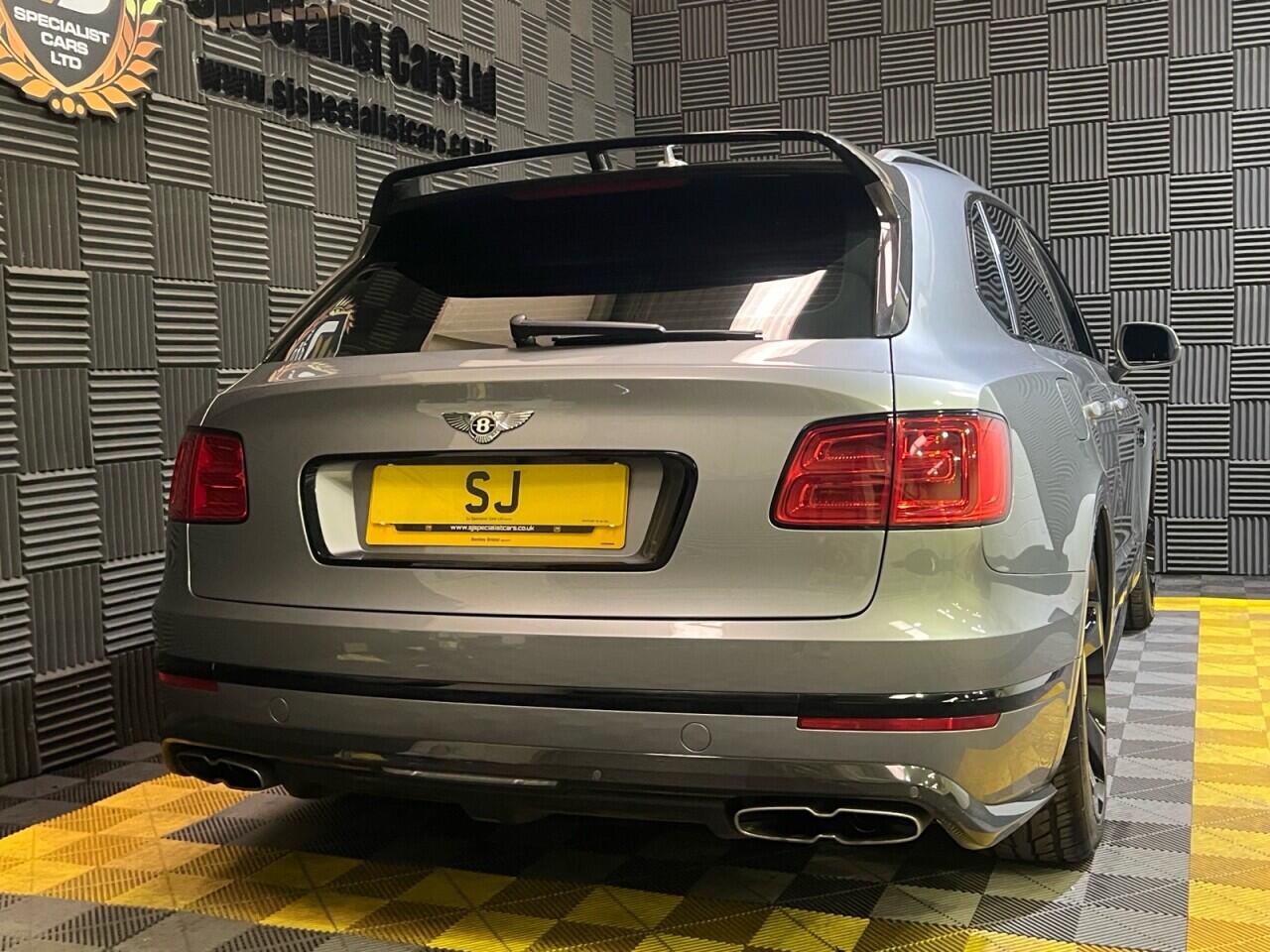 Bentley Bentayga view 10