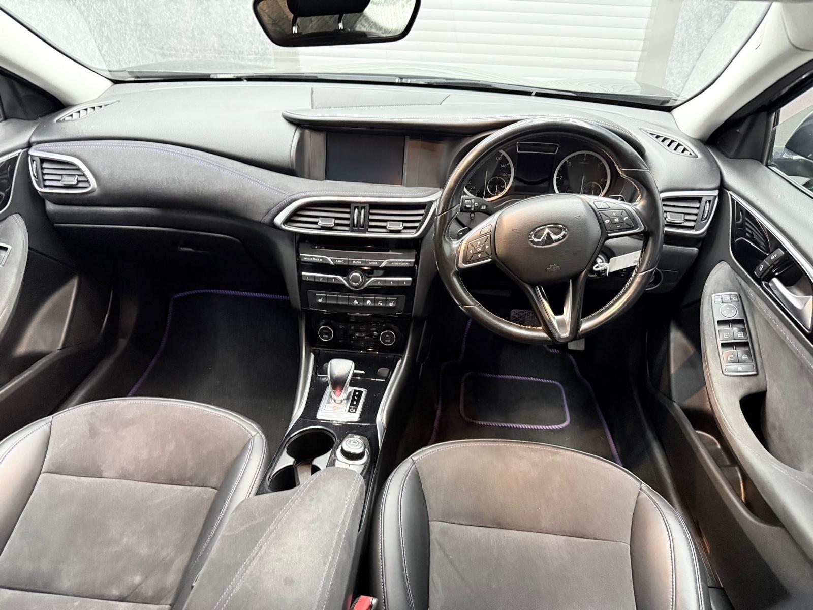 Infiniti Q30 view 10