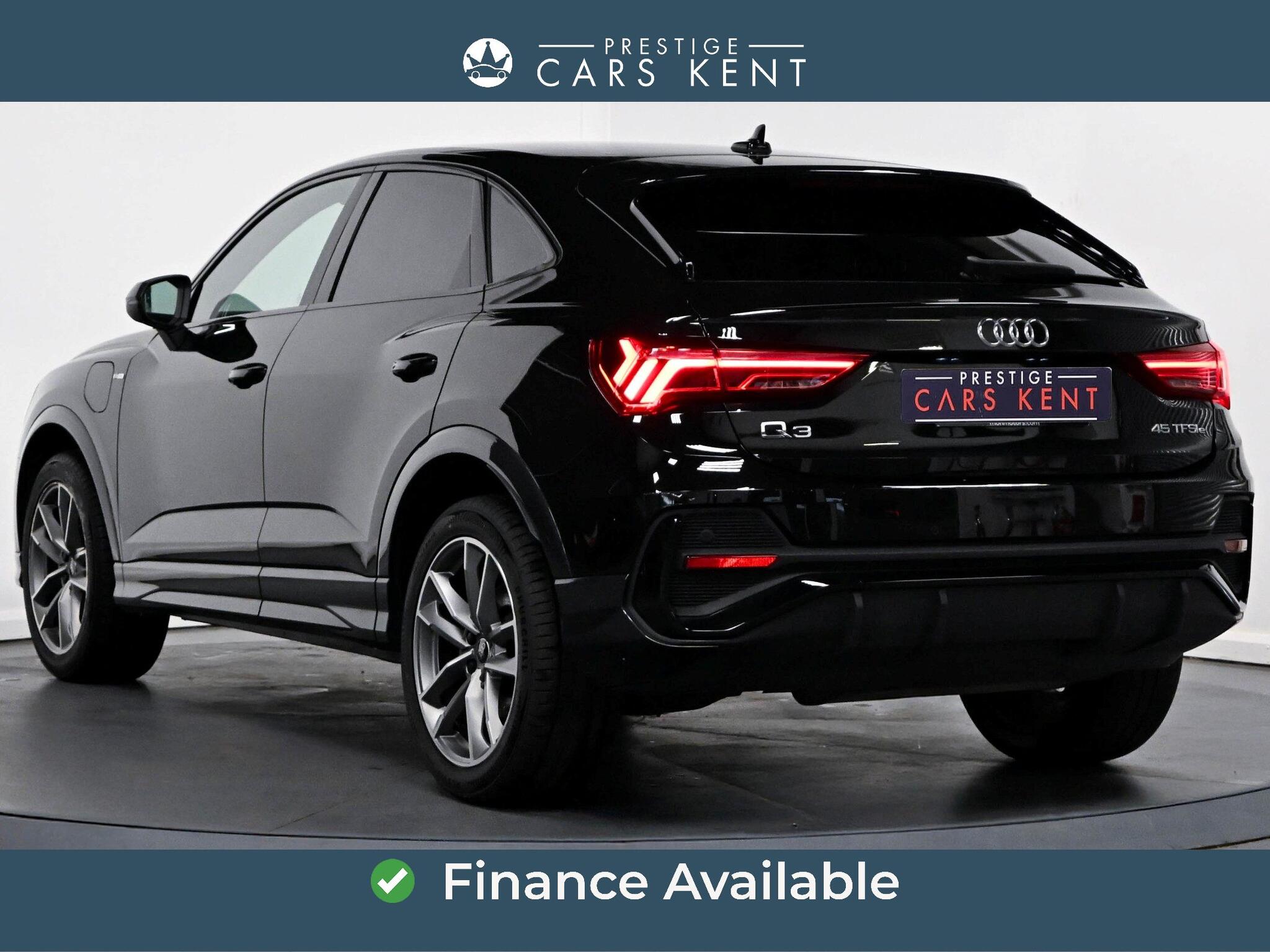 Audi Q3 view 3