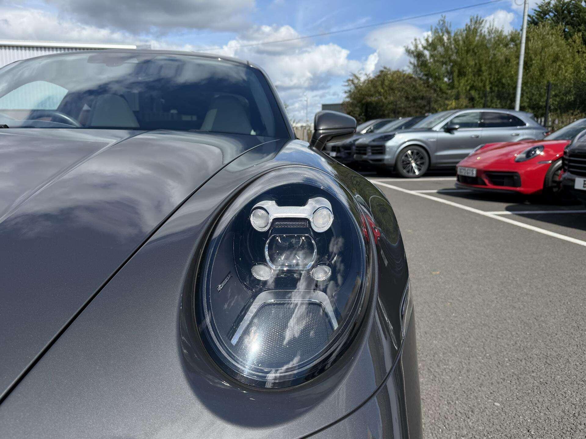 Porsche 911 view 29