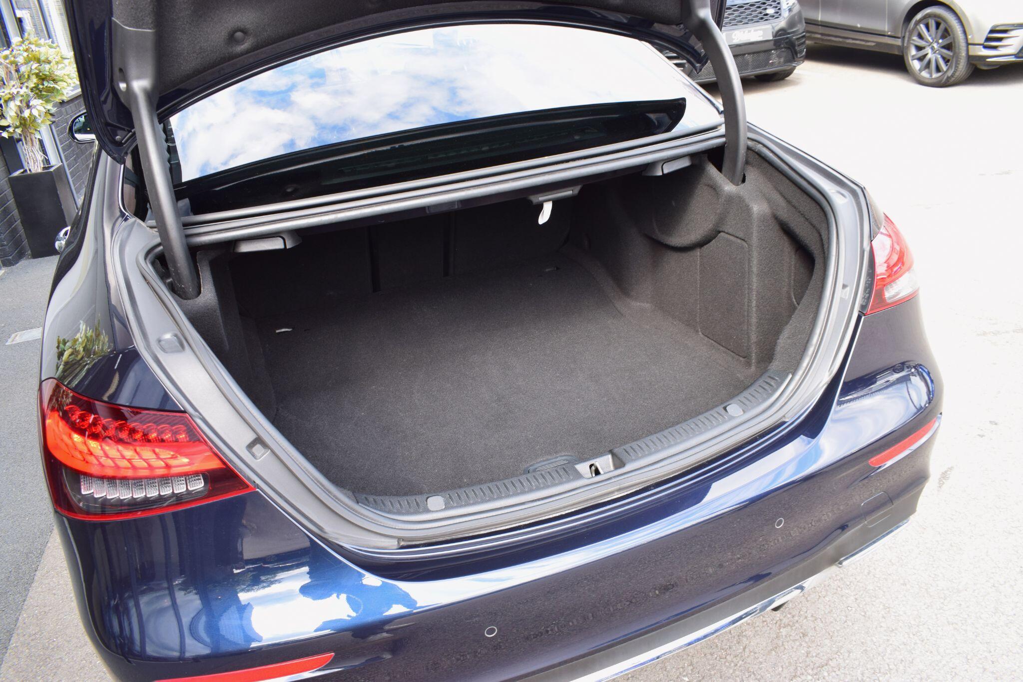 Mercedes-Benz E-Class view 28
