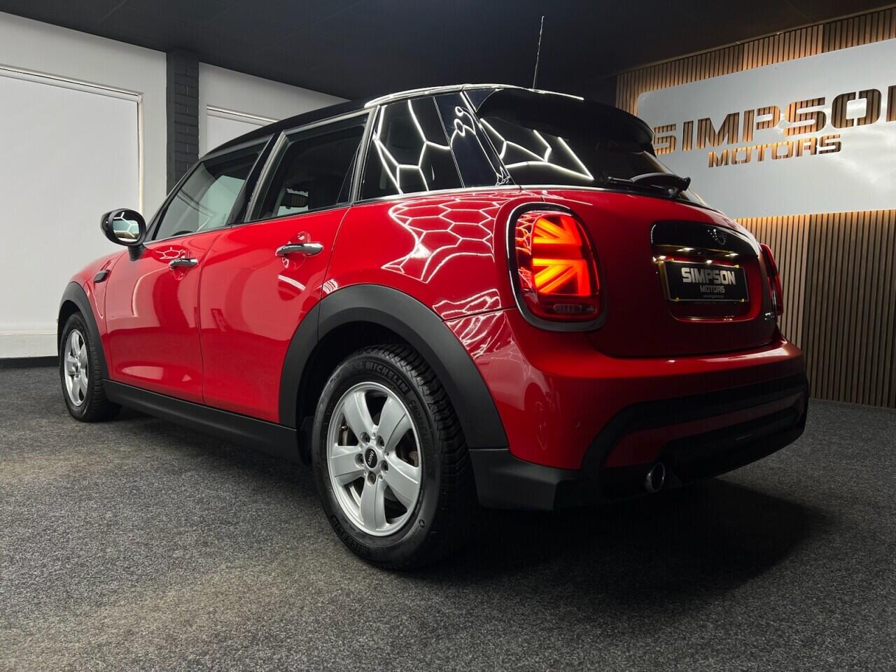 Mini Hatch view 5