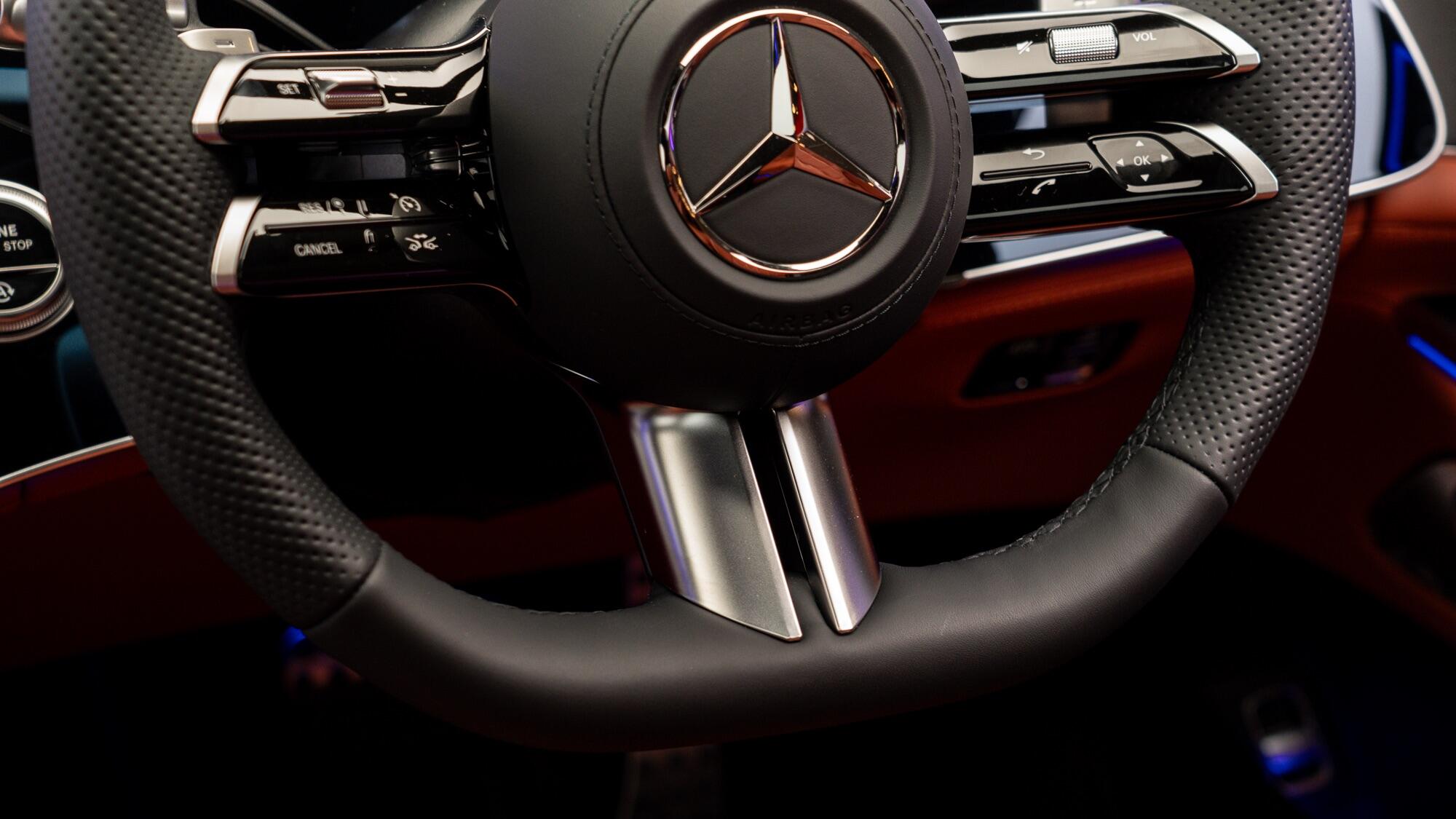 Mercedes-Benz S-Class view 25