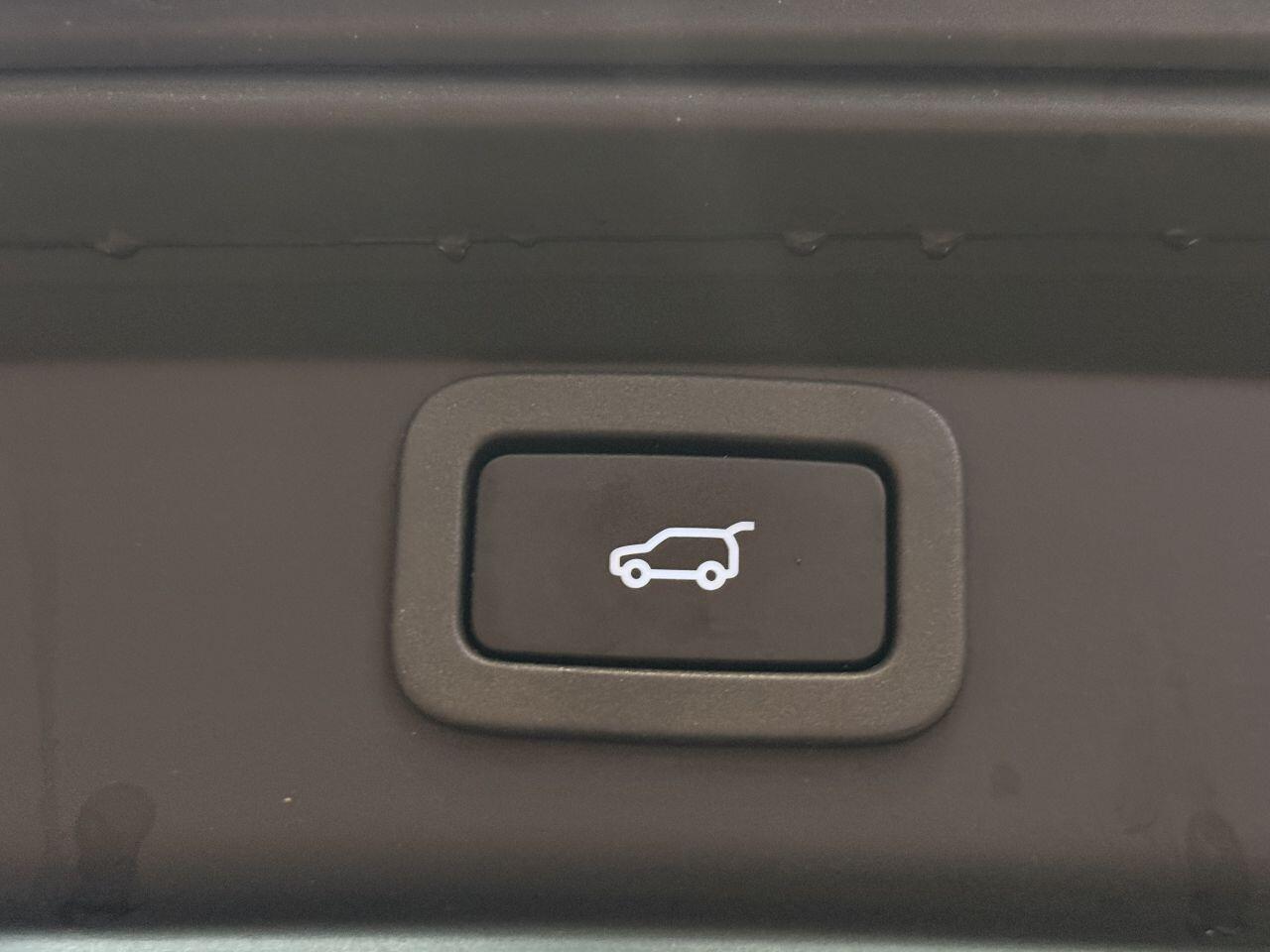 Jaguar I-Pace view 18