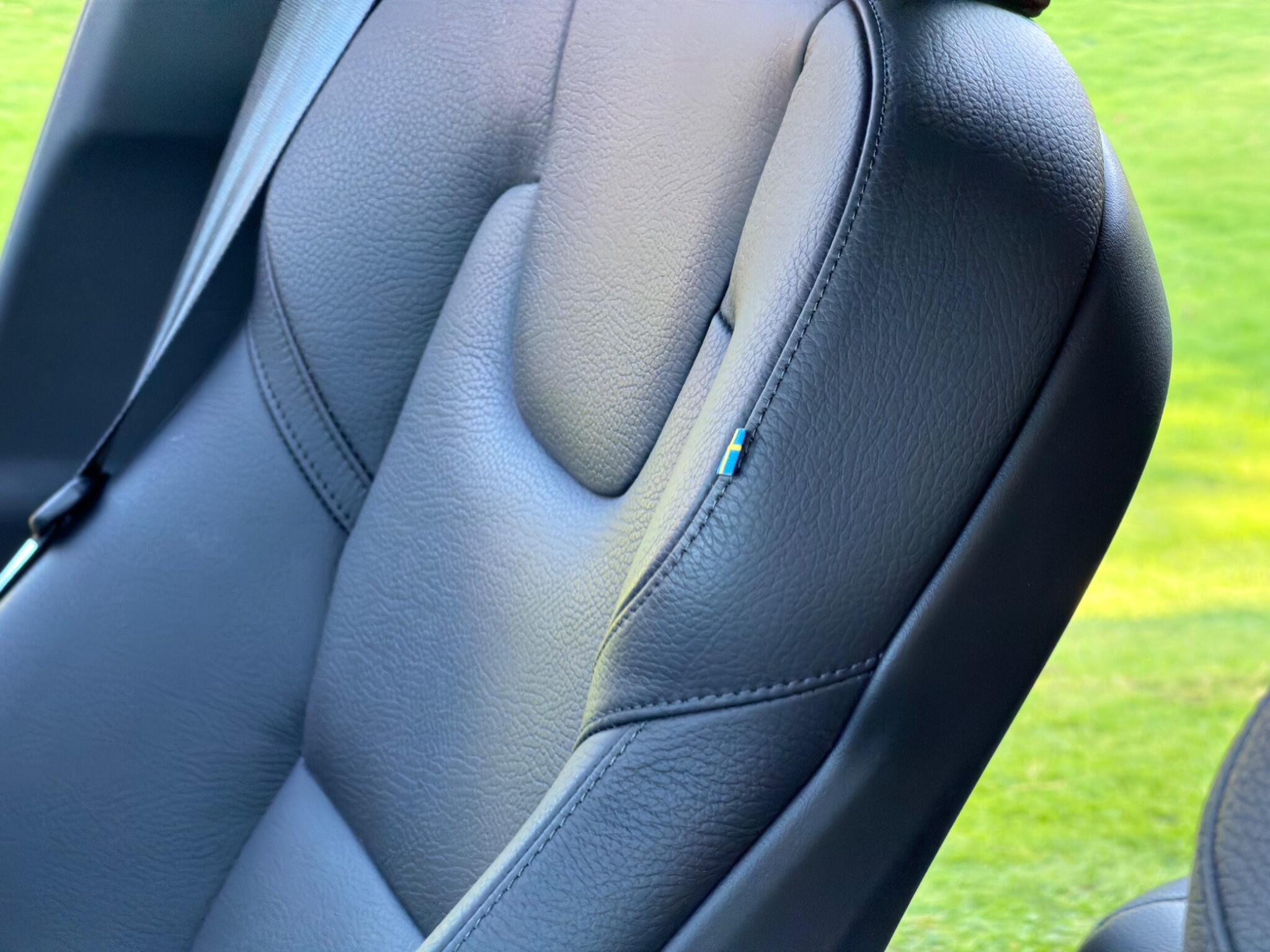 Volvo V90 Cross Country view 18
