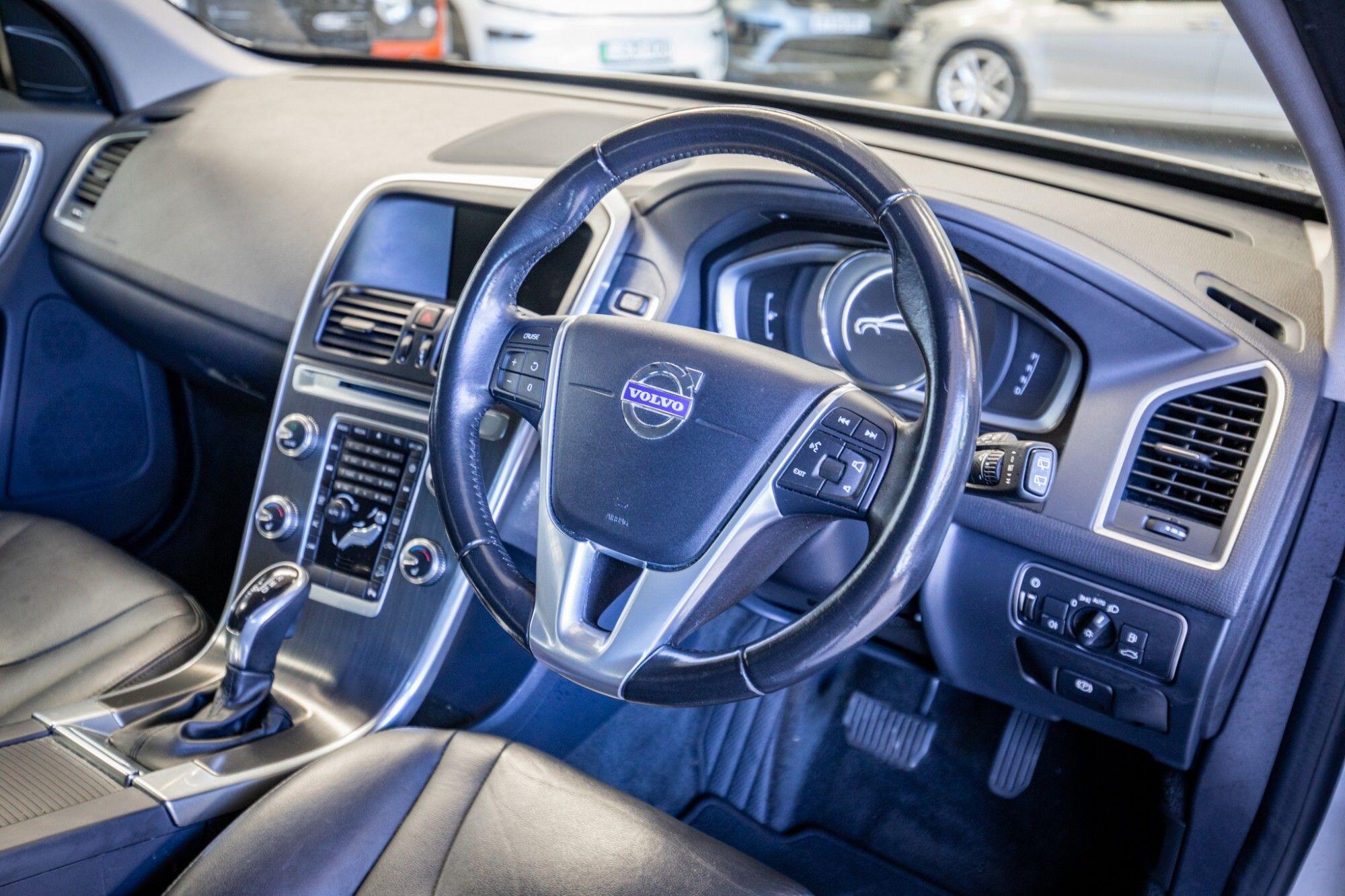 Volvo XC60 view 2