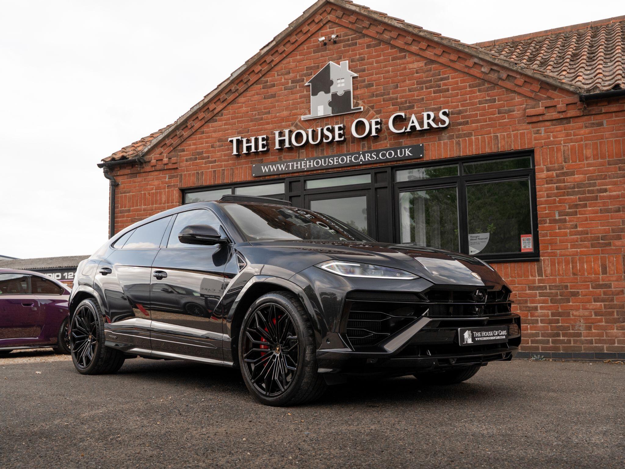 Lamborghini Urus view 5