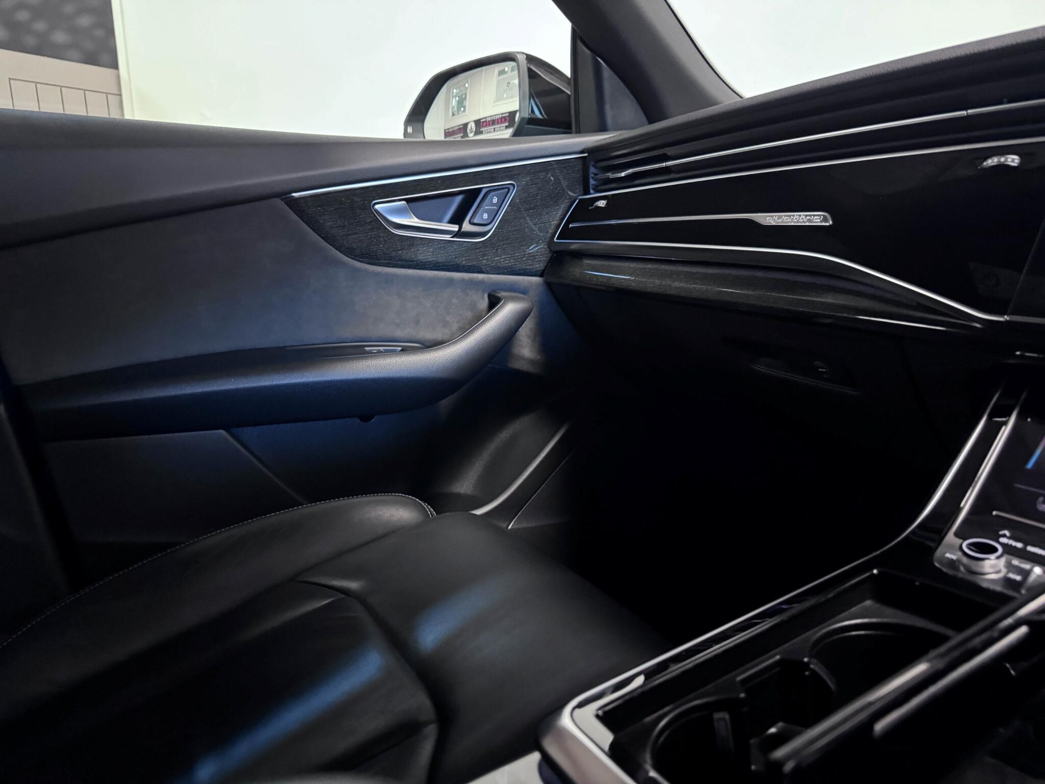 Audi Q8 view 39
