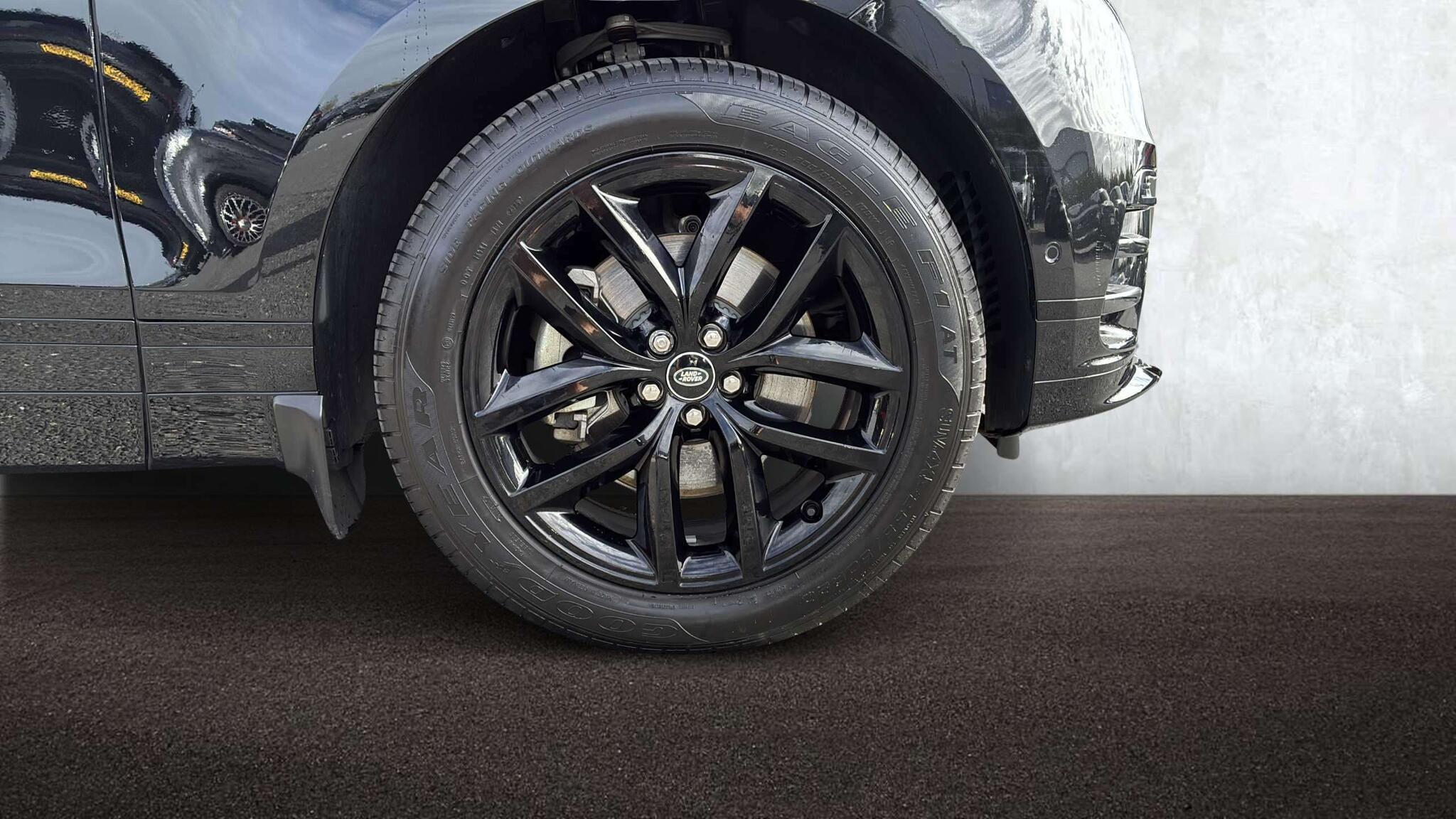Land Rover Range Rover Velar view 8