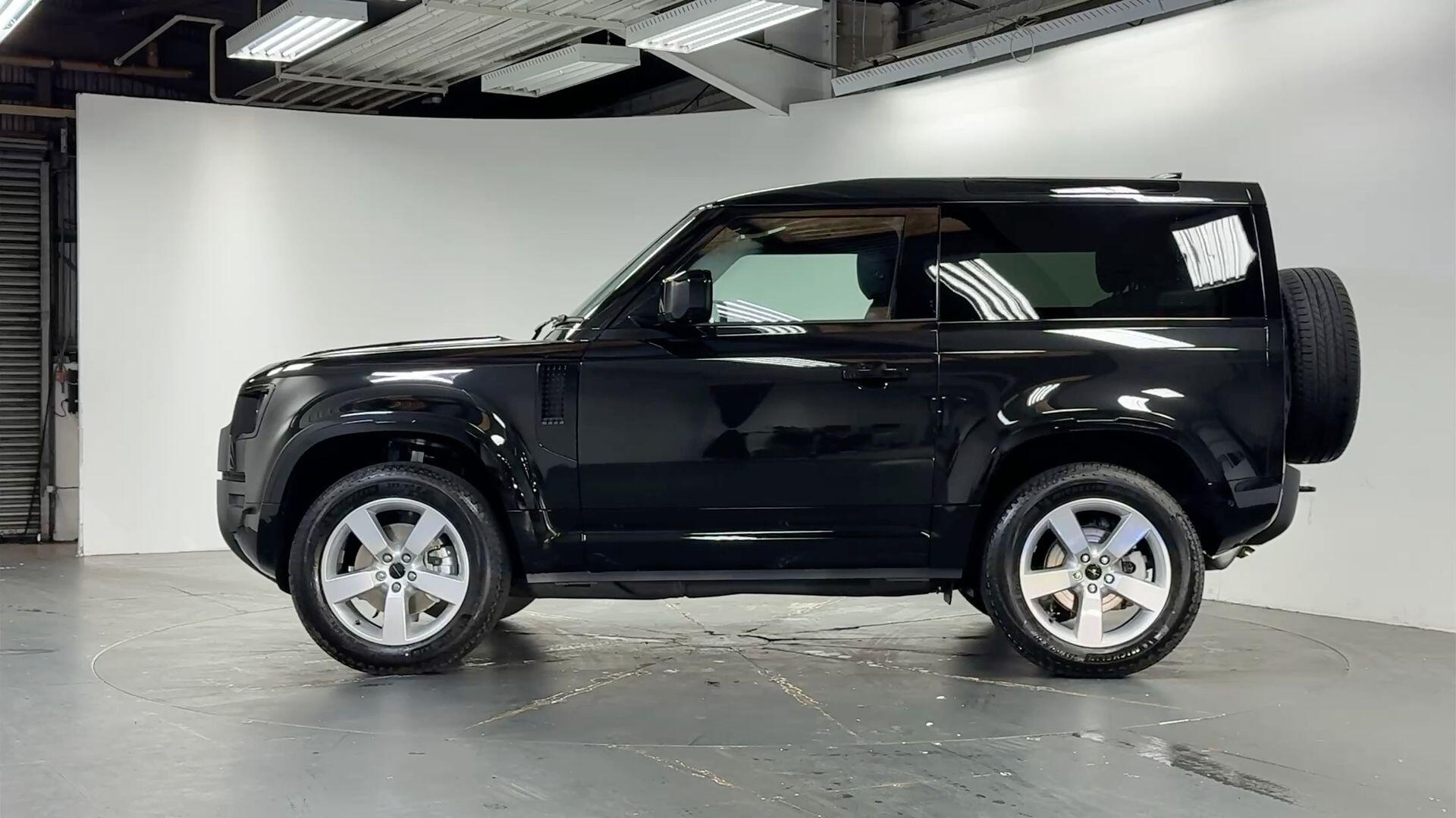 Land Rover Defender view 29