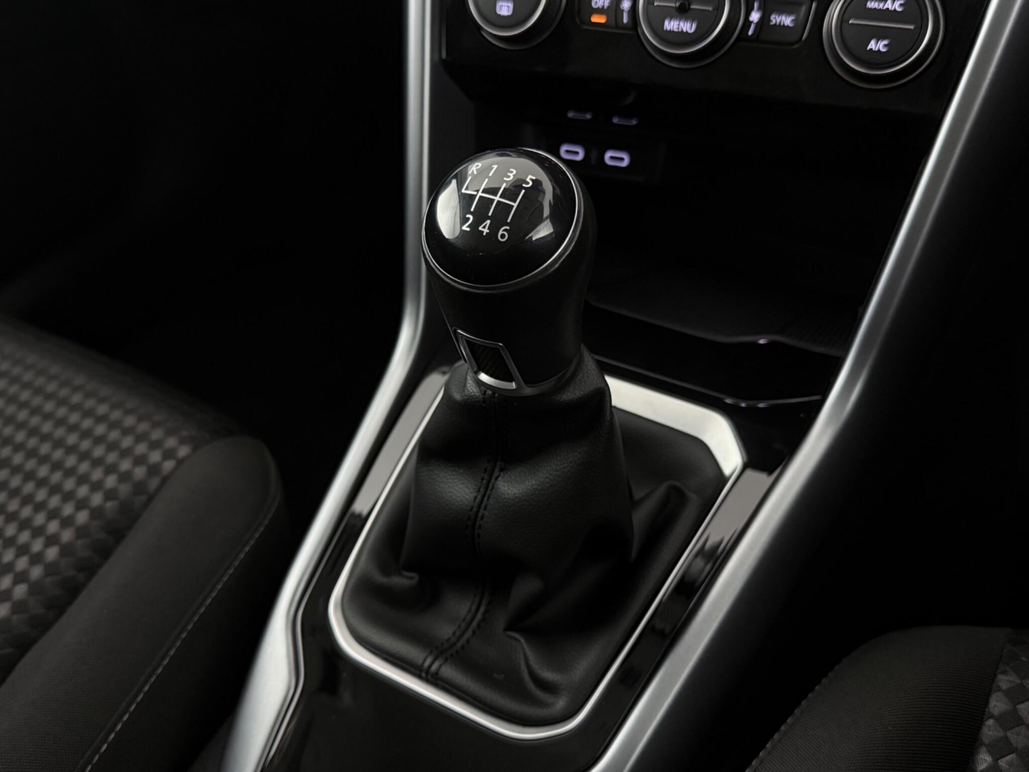 Volkswagen T-Roc view 22