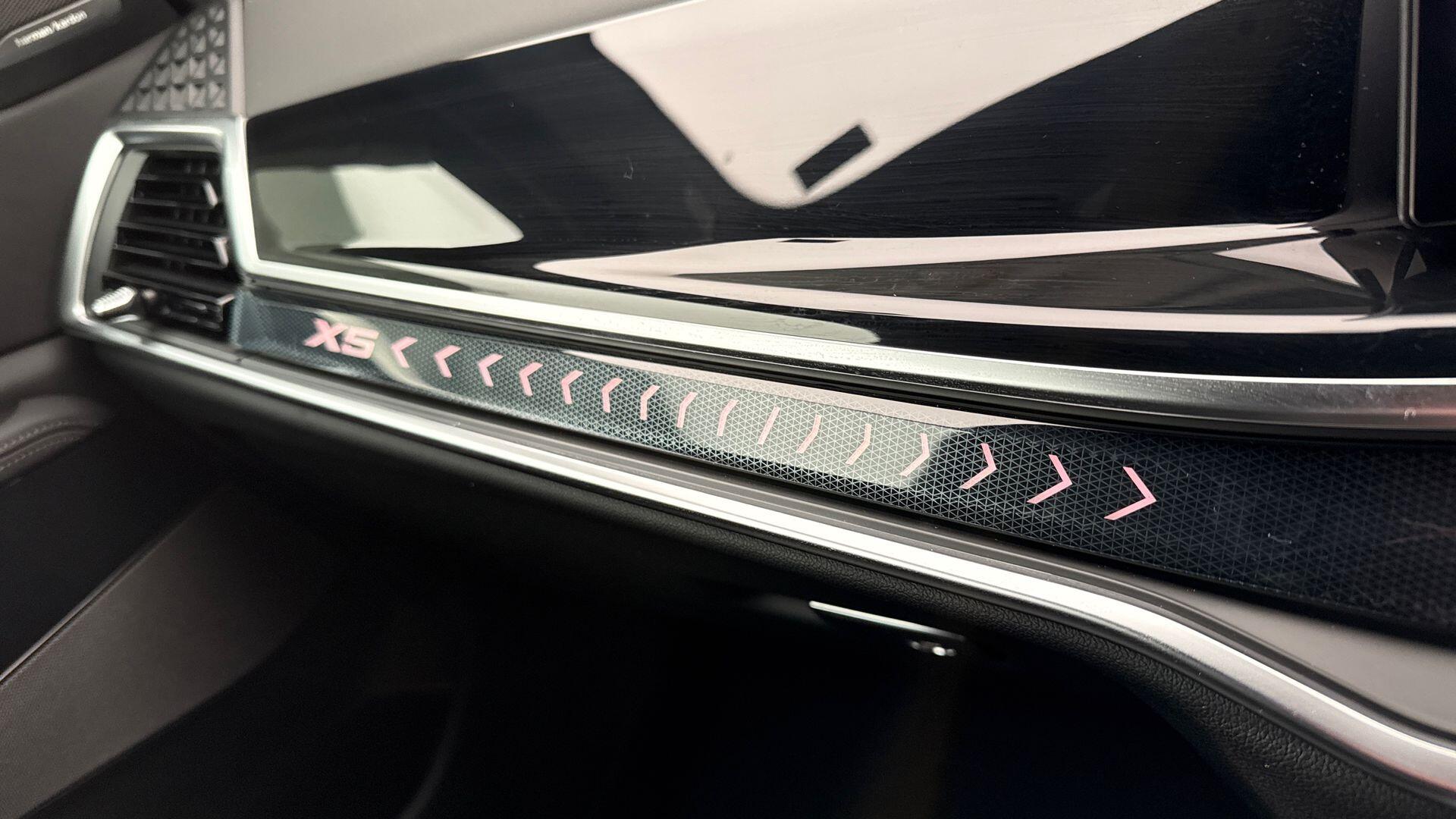 BMW X5 view 24