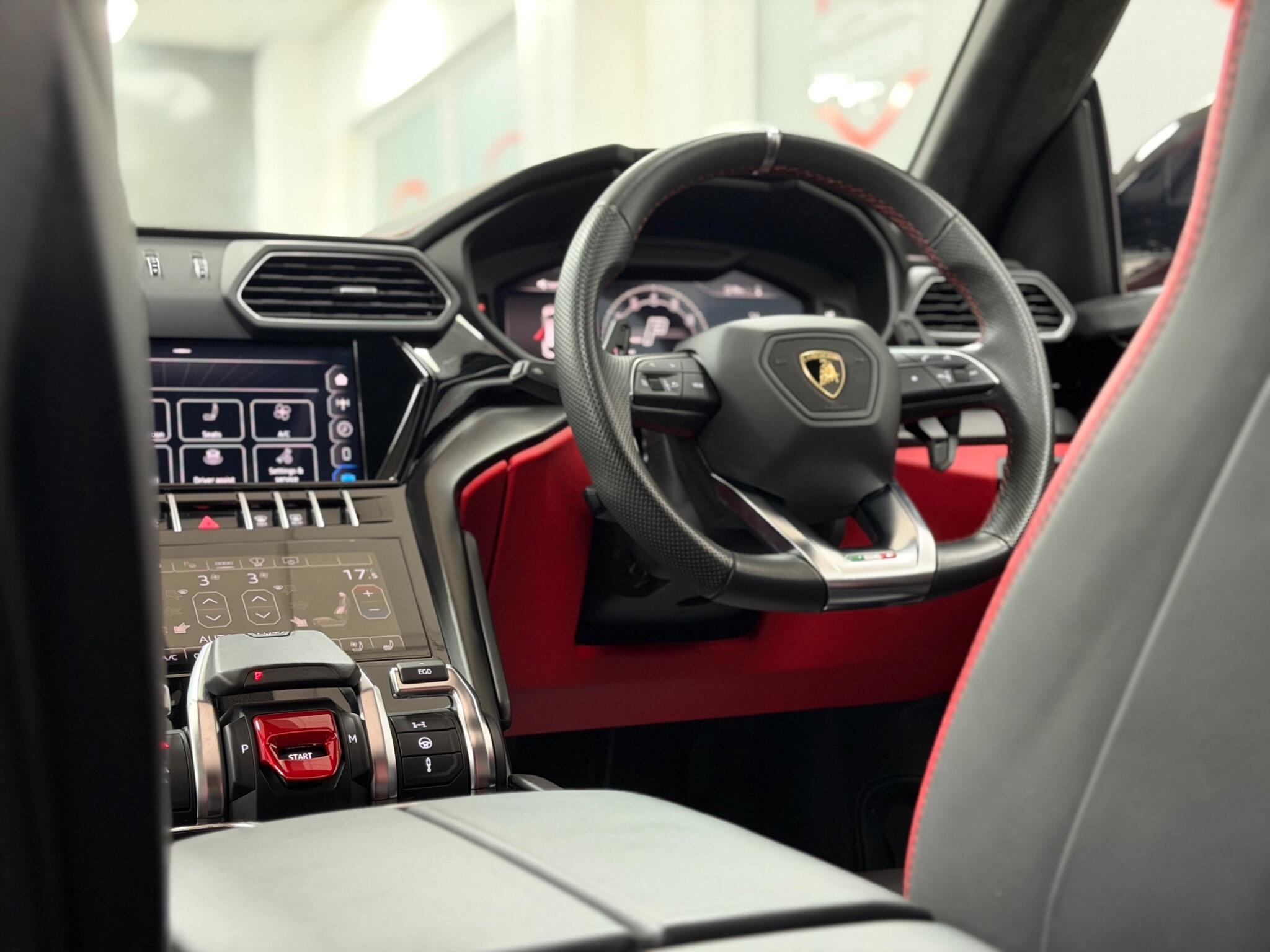 Lamborghini Urus view 47