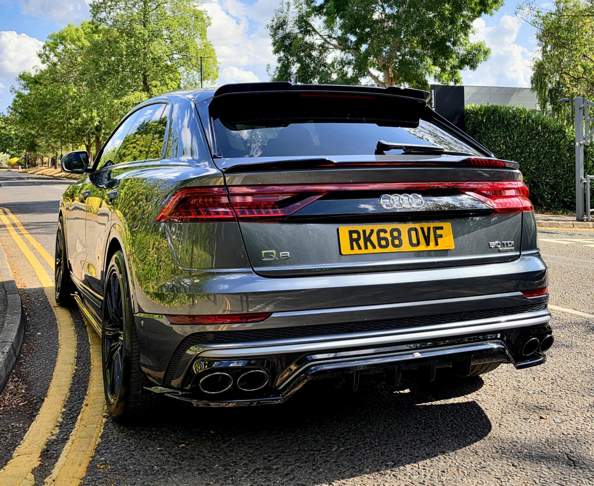 Audi Q8 view 7