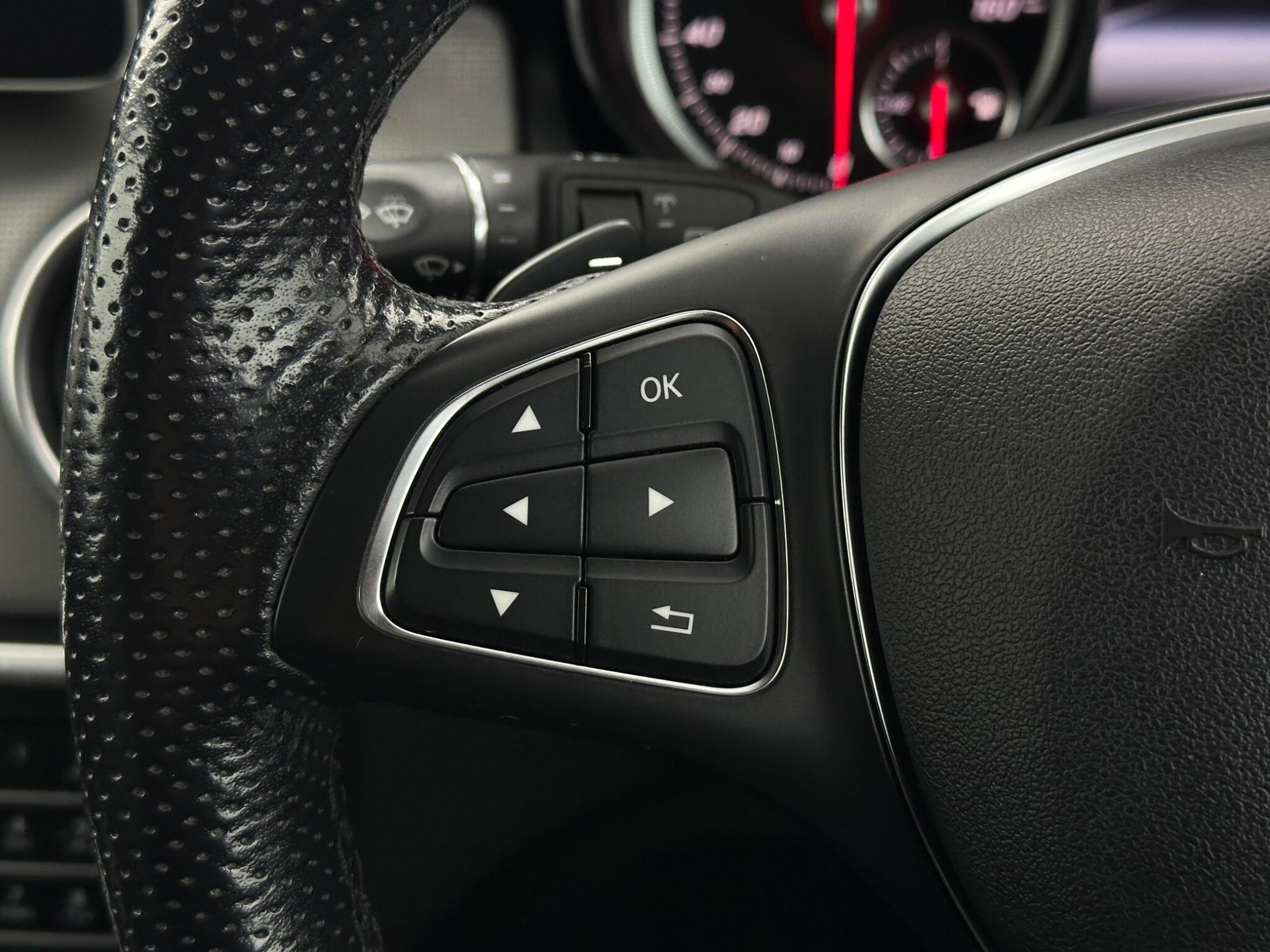 Mercedes-Benz Gla view 15