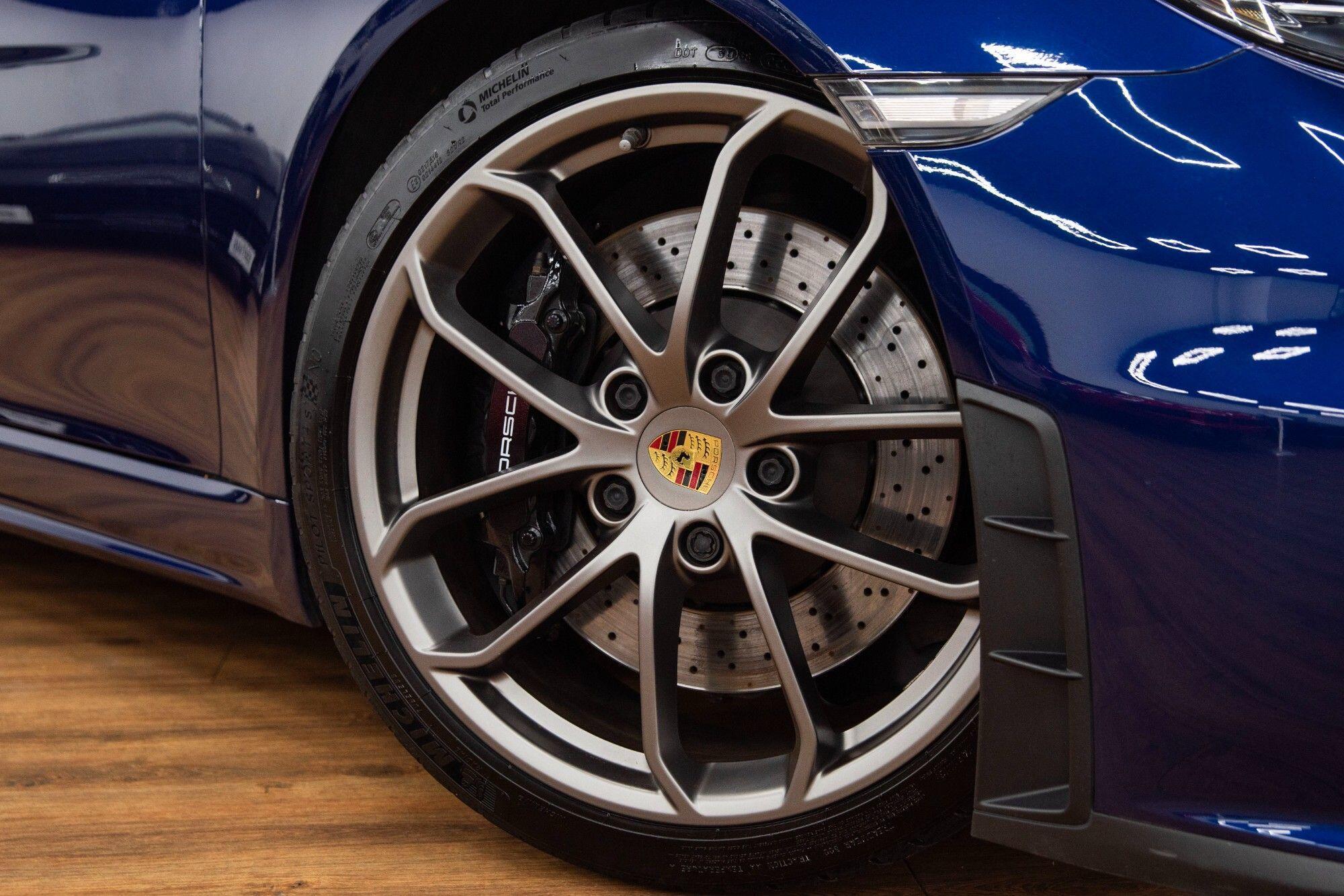 Porsche 718 Spyder view 5