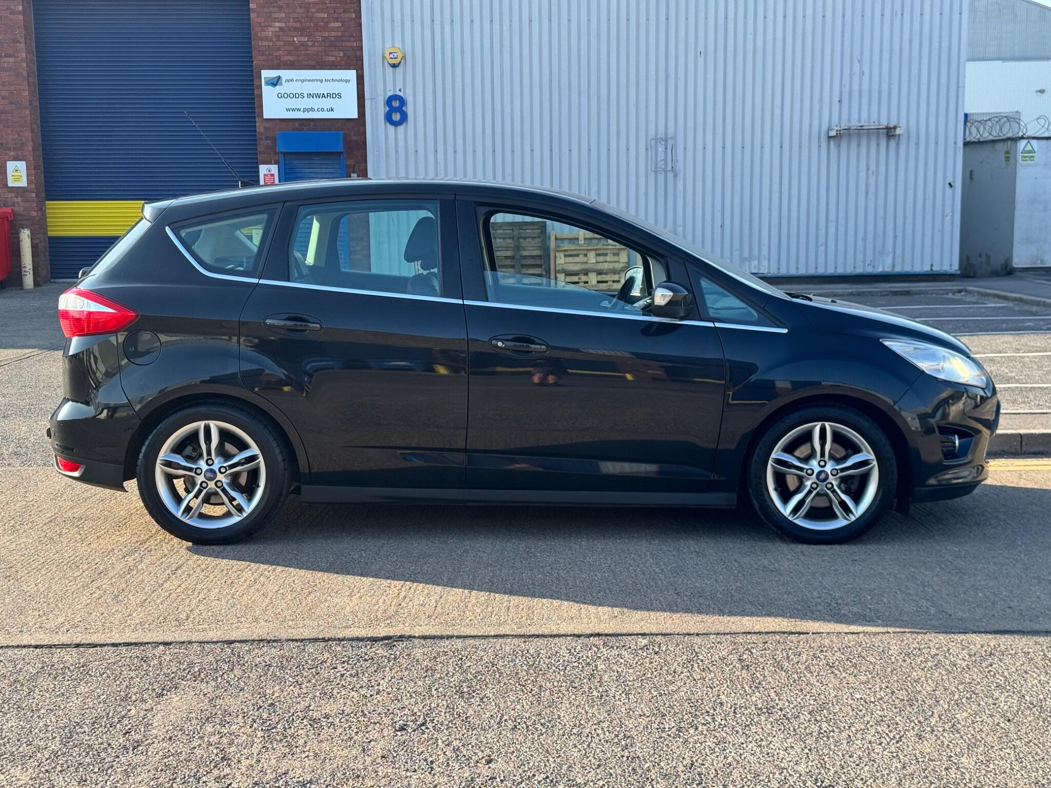 Ford C-Max view 17