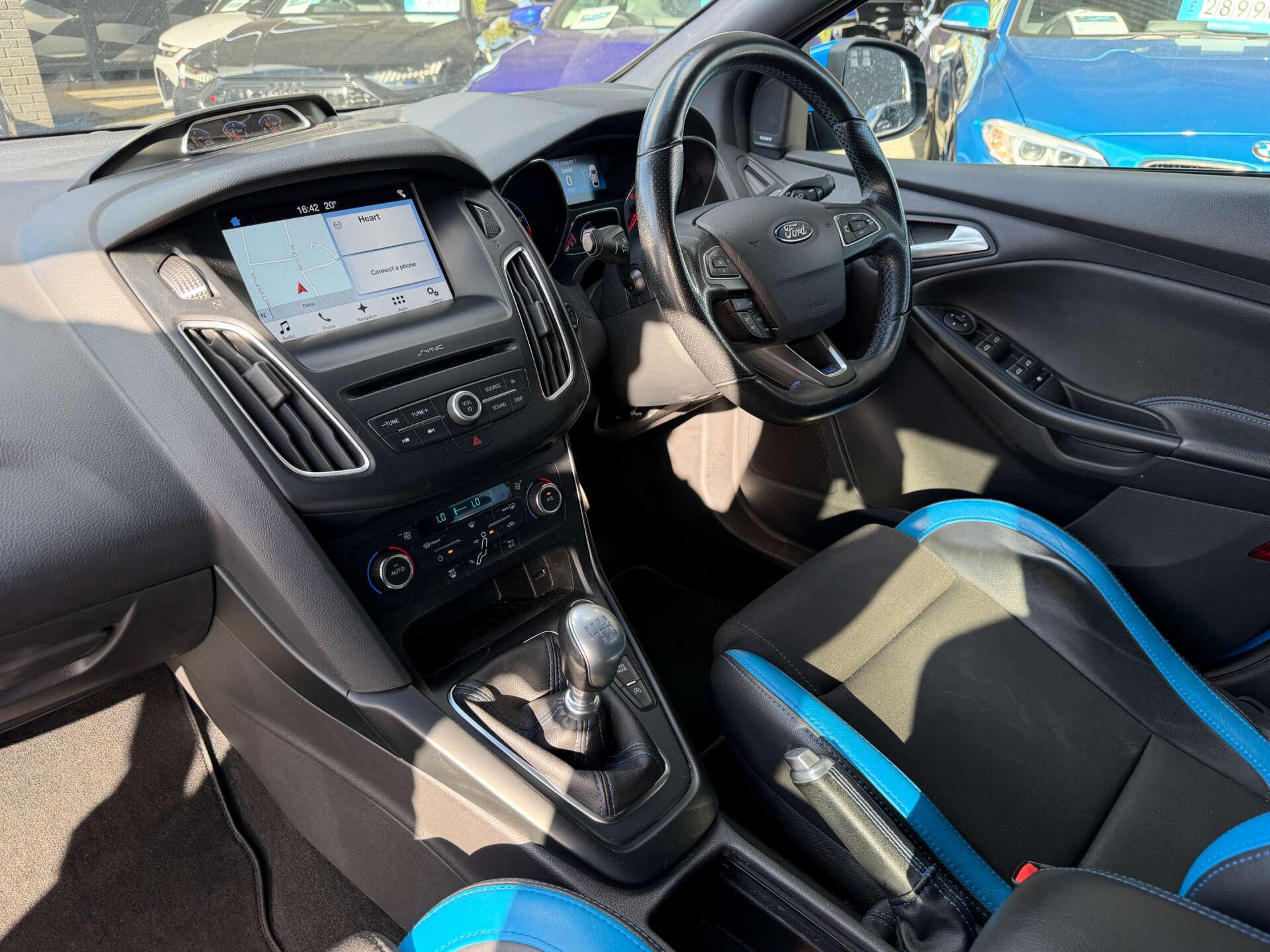 Ford Focus view 3