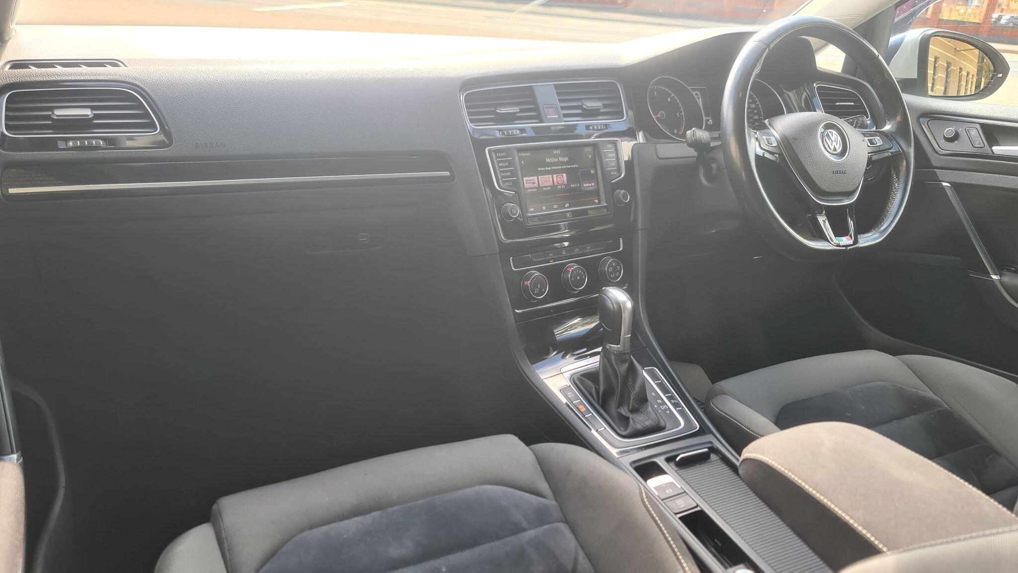 Volkswagen Golf view 18