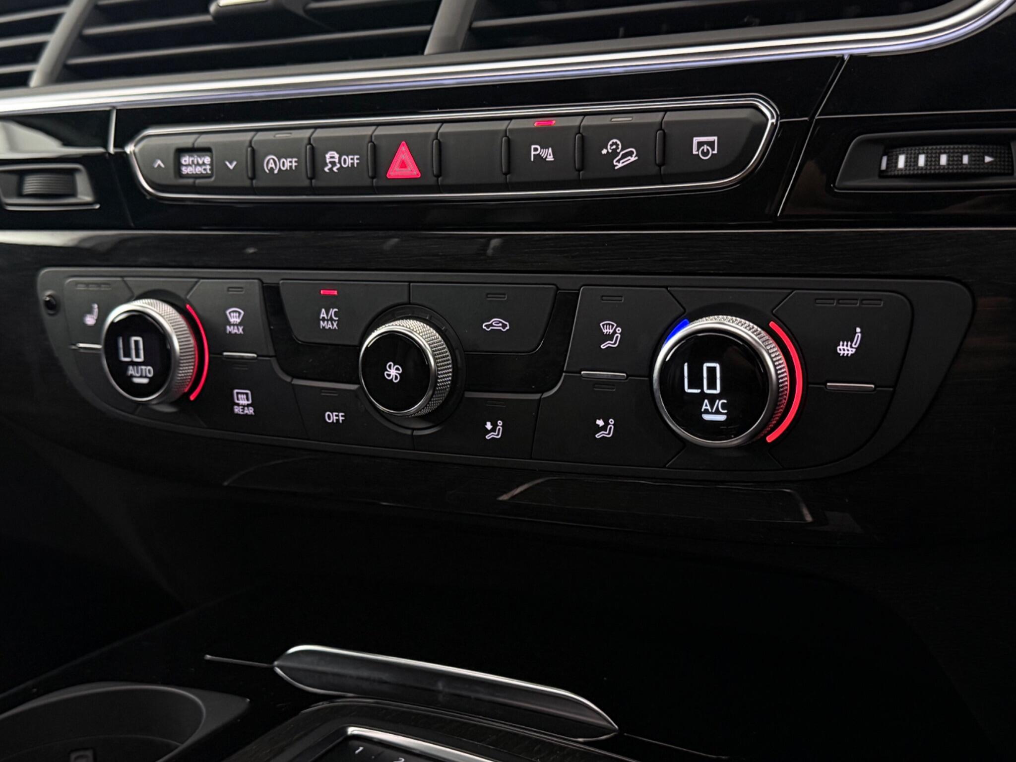Audi Q7 view 24