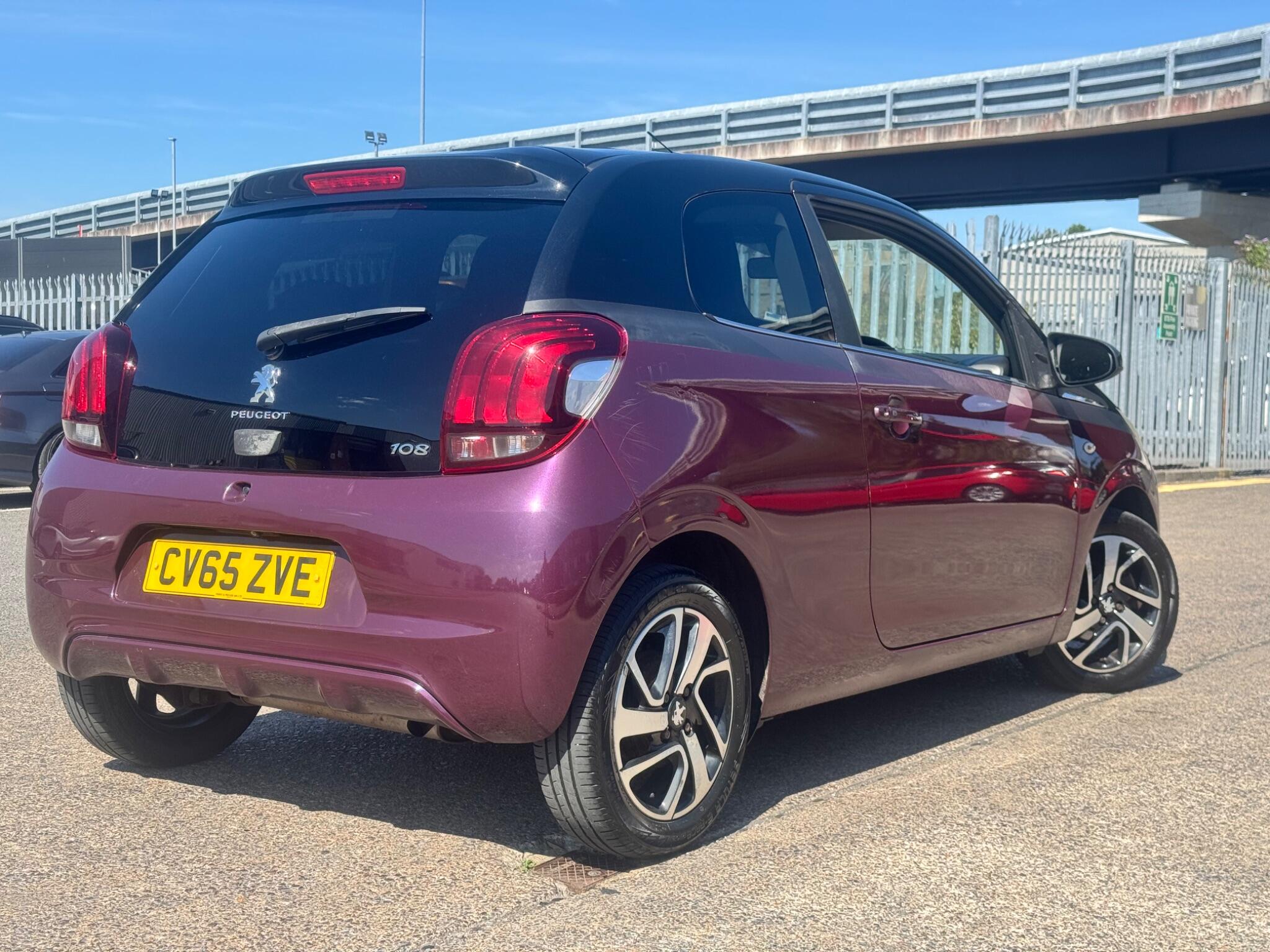 Peugeot 108 view 19