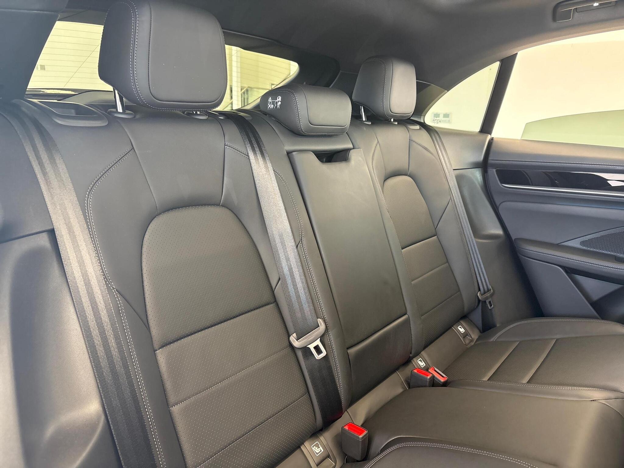 Porsche Macan view 29