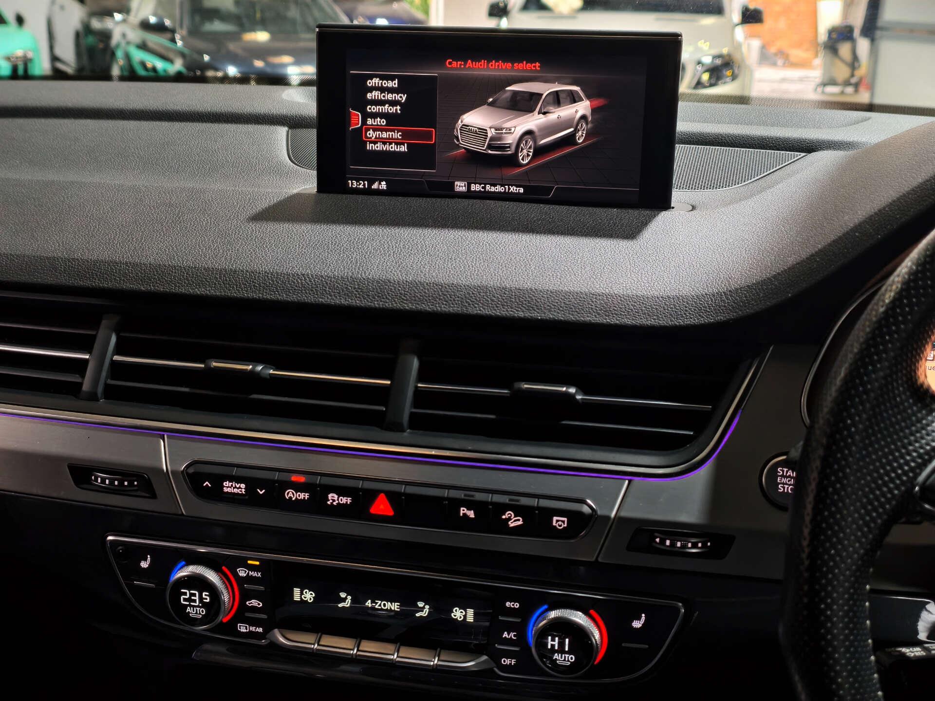 Audi Q7 view 34