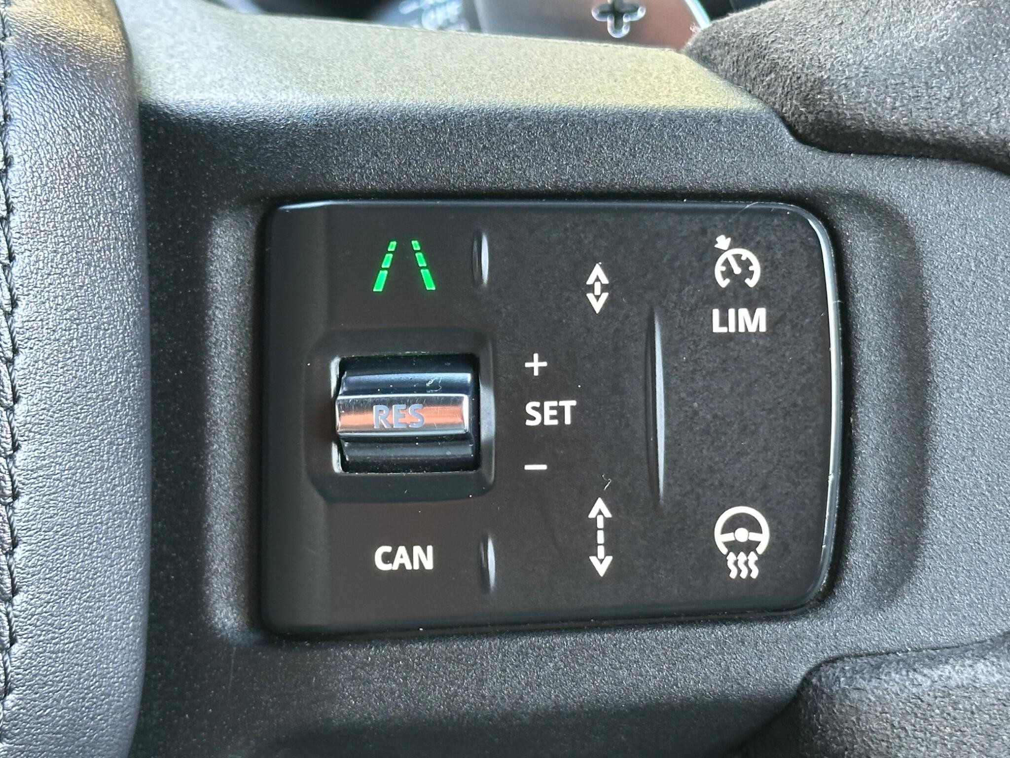 Land Rover Defender 110 view 18