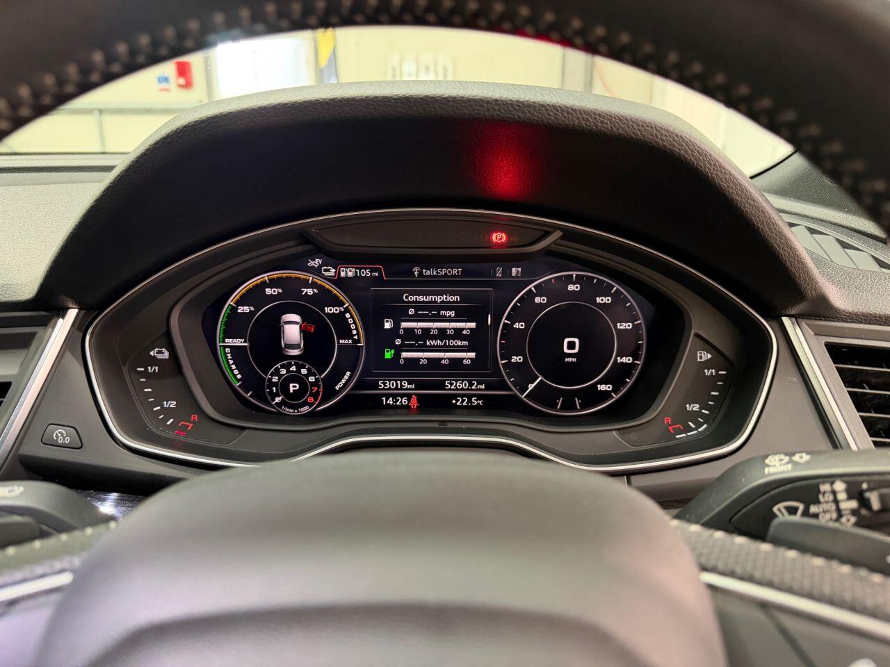 Audi Q5 view 10