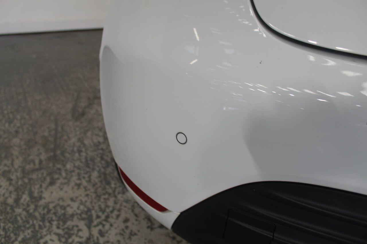 Renault Clio view 16