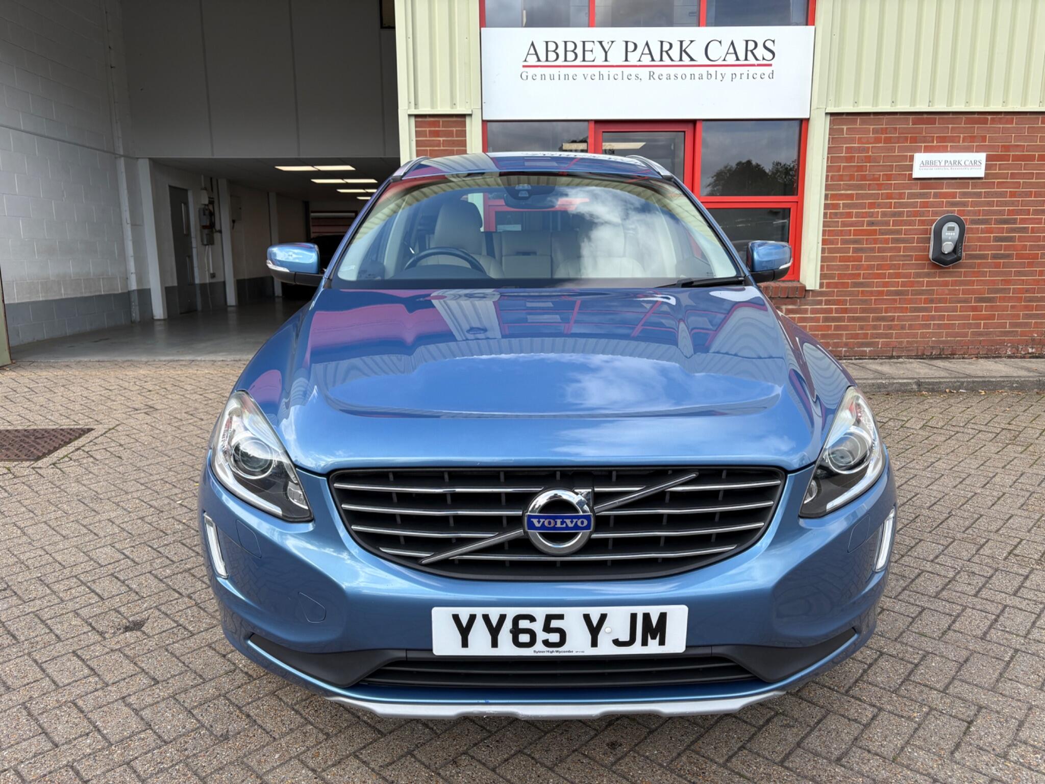 Volvo XC60 view 8