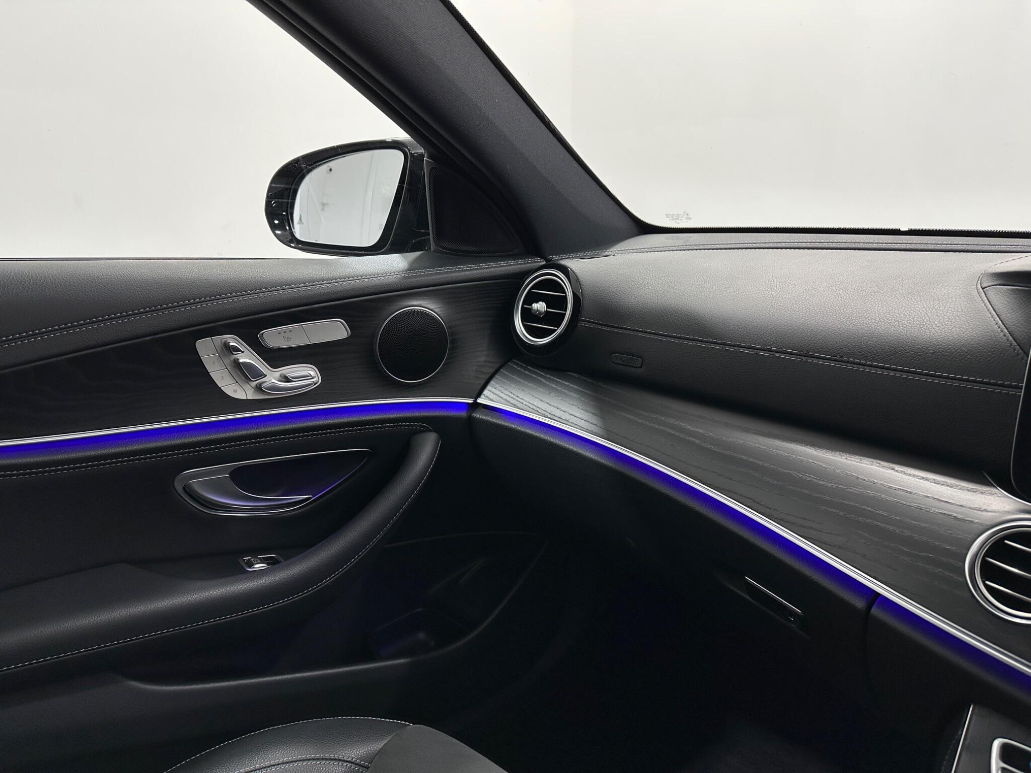 Mercedes-Benz E Class view 29