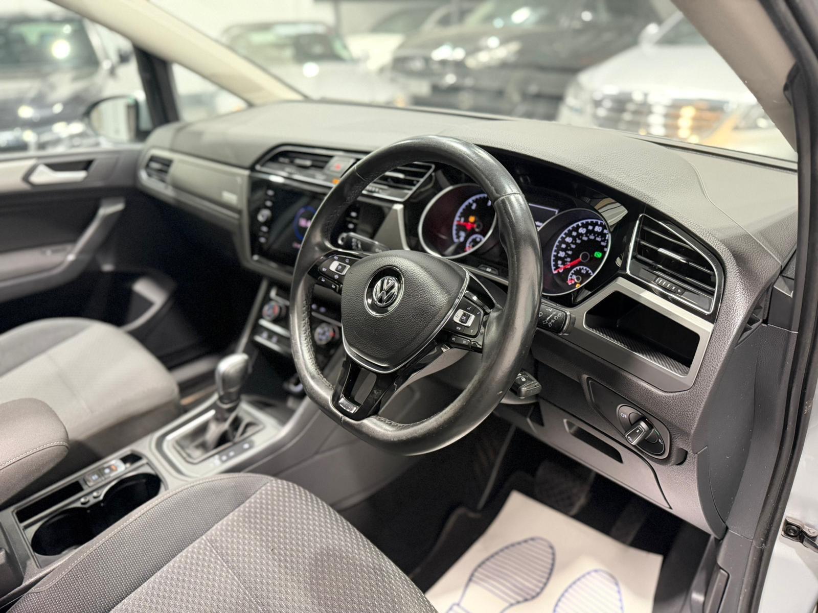 Volkswagen Touran view 16