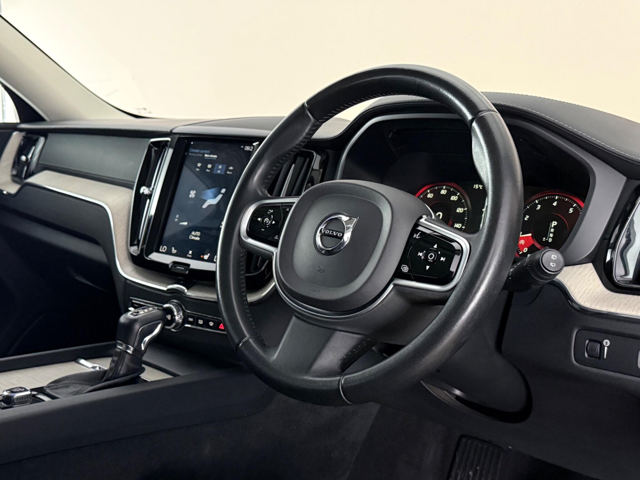 Volvo XC60 view 3