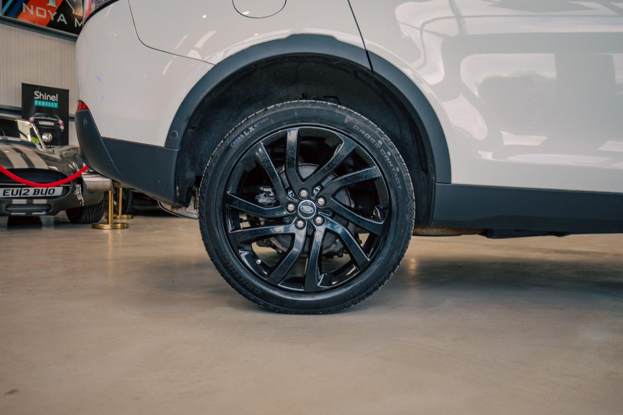 Land Rover Discovery Sport view 7