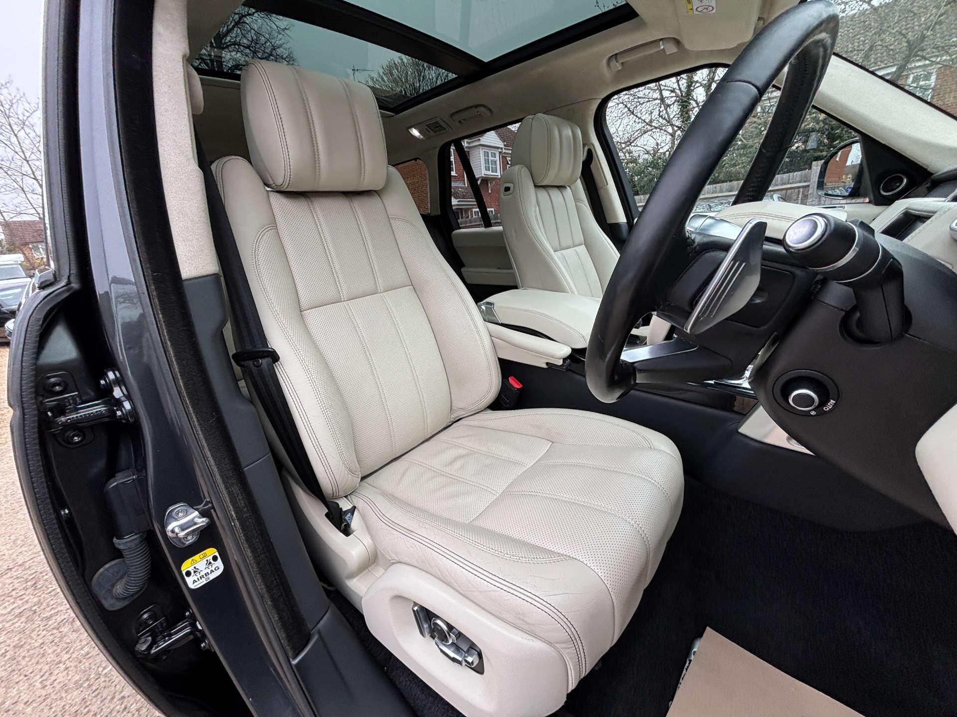 Land Rover Range Rover view 21